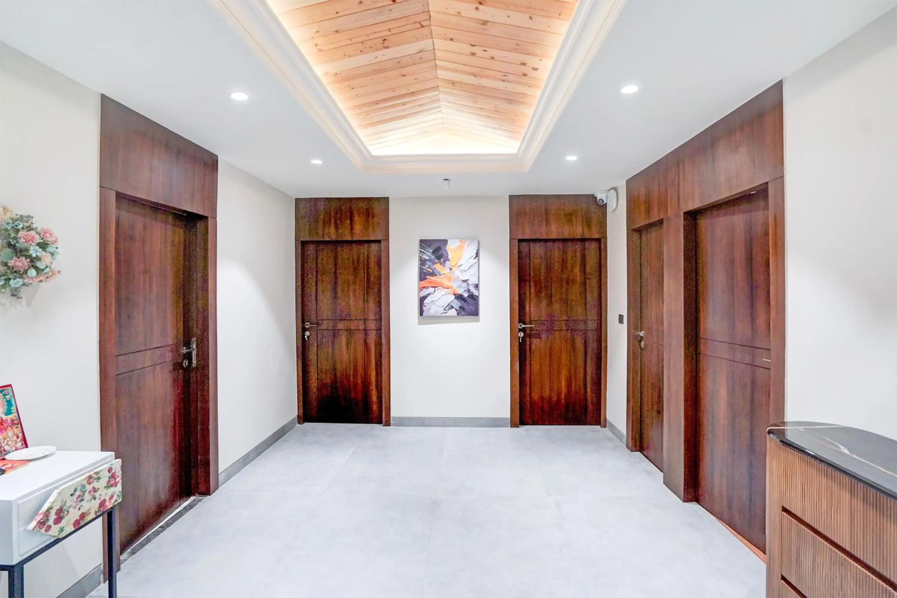 Lobby or reception, Bed in Sunday by CheckIn Premium 5 BHK Villa Mihika, Shimla