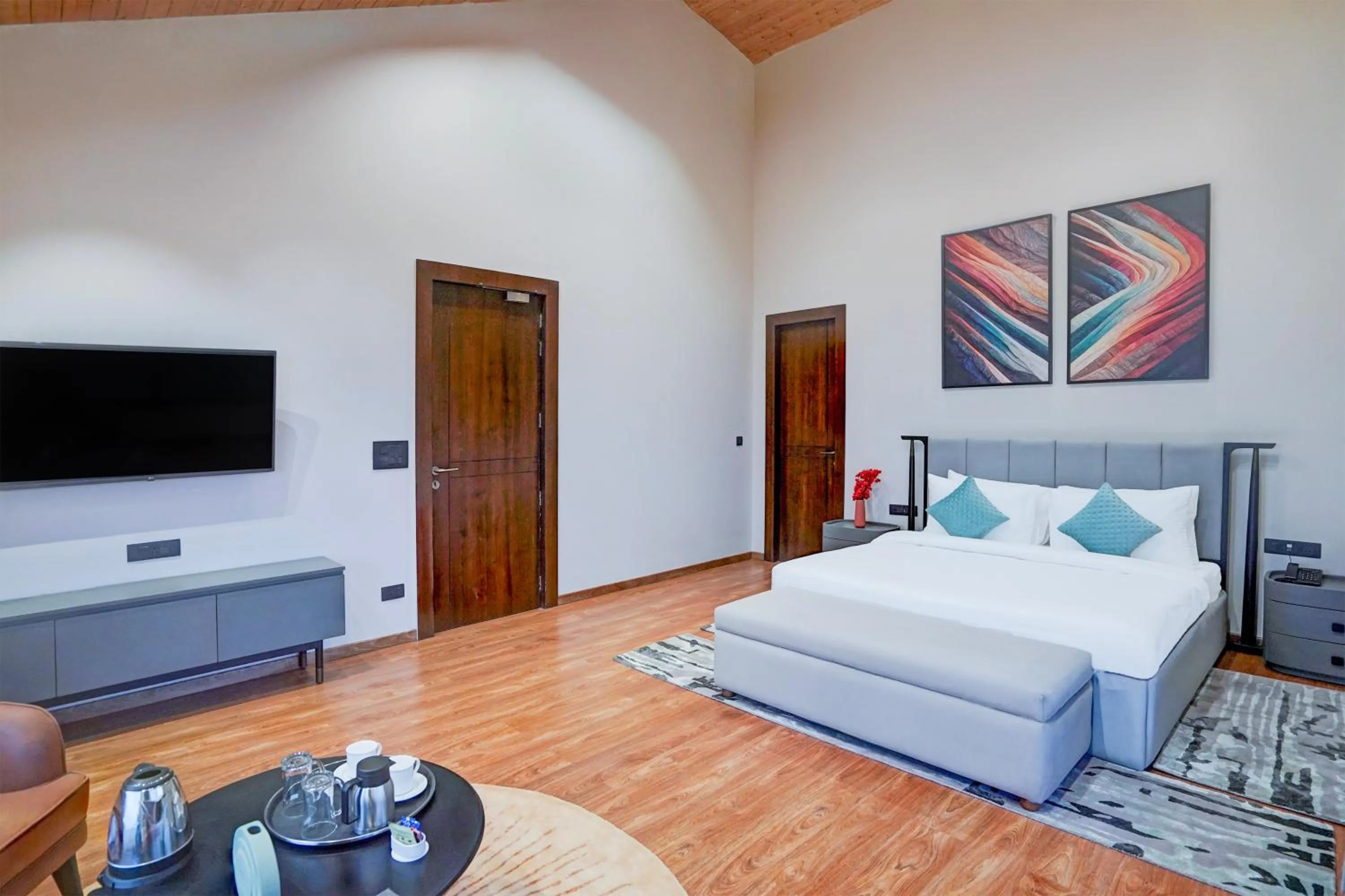 Photo of the whole room, Bed in Sunday by CheckIn Premium 5 BHK Villa Mihika, Shimla