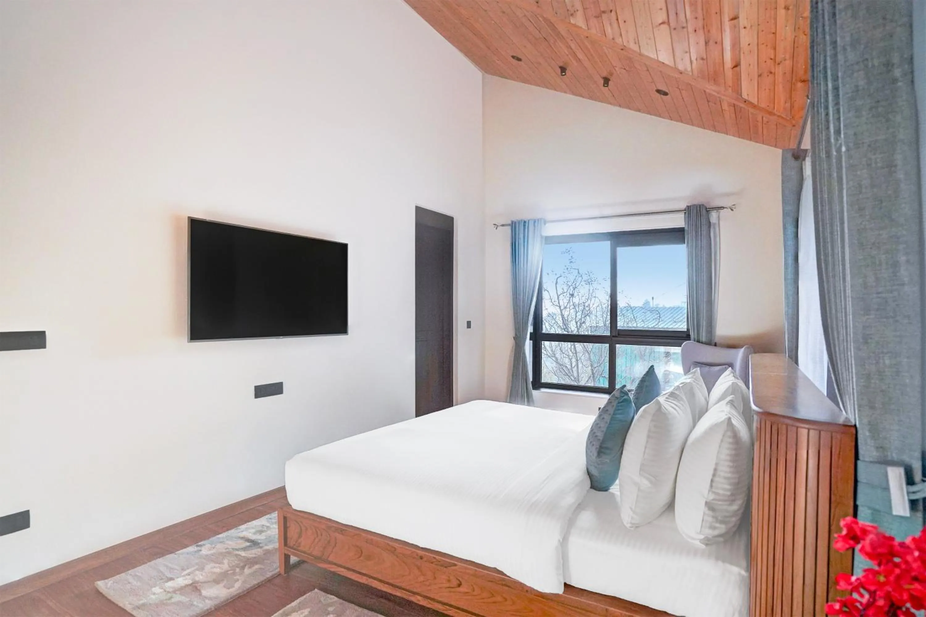 Bedroom, Bed in Sunday by CheckIn Premium 5 BHK Villa Mihika, Shimla