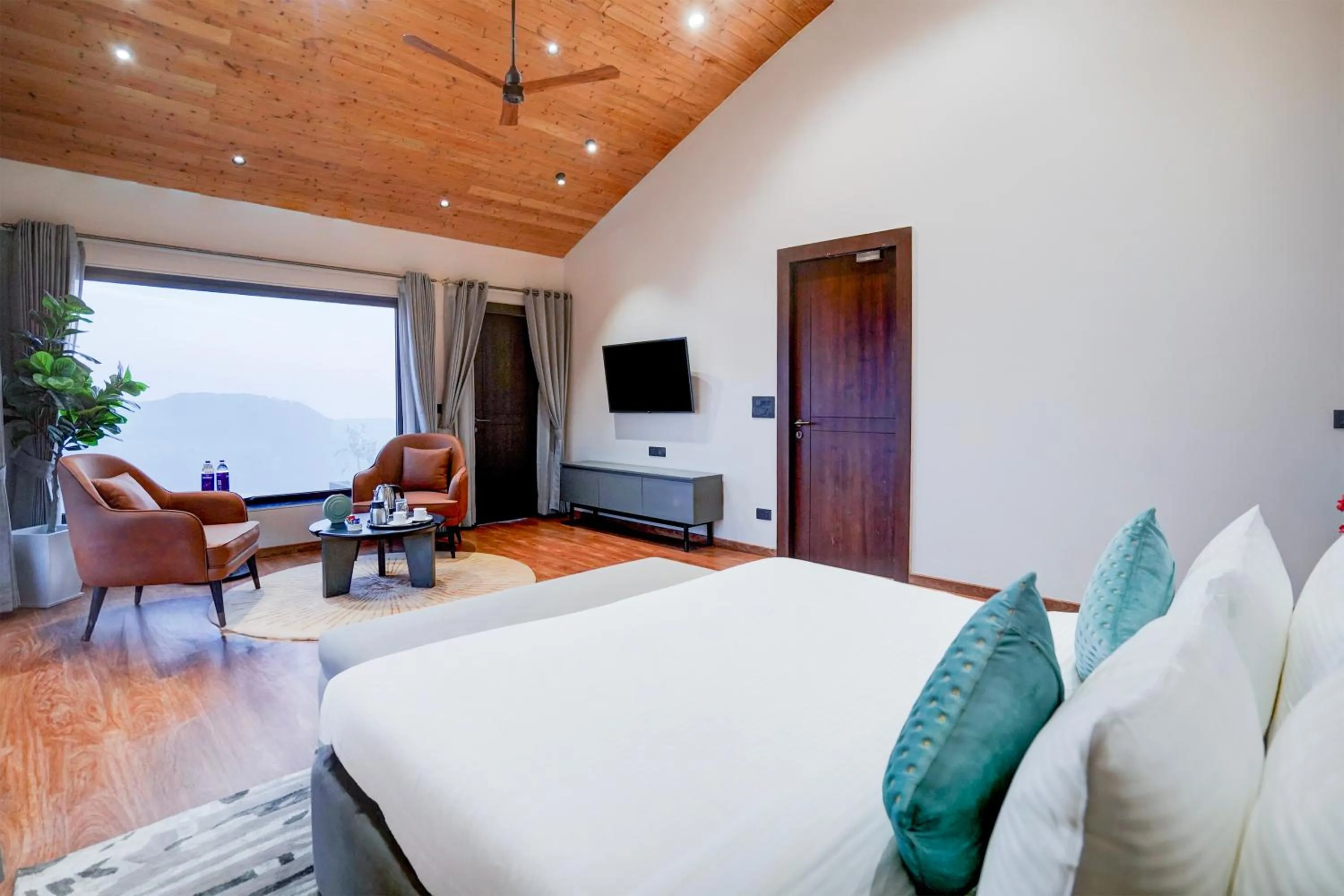 Photo of the whole room, Bed in Sunday by CheckIn Premium 5 BHK Villa Mihika, Shimla