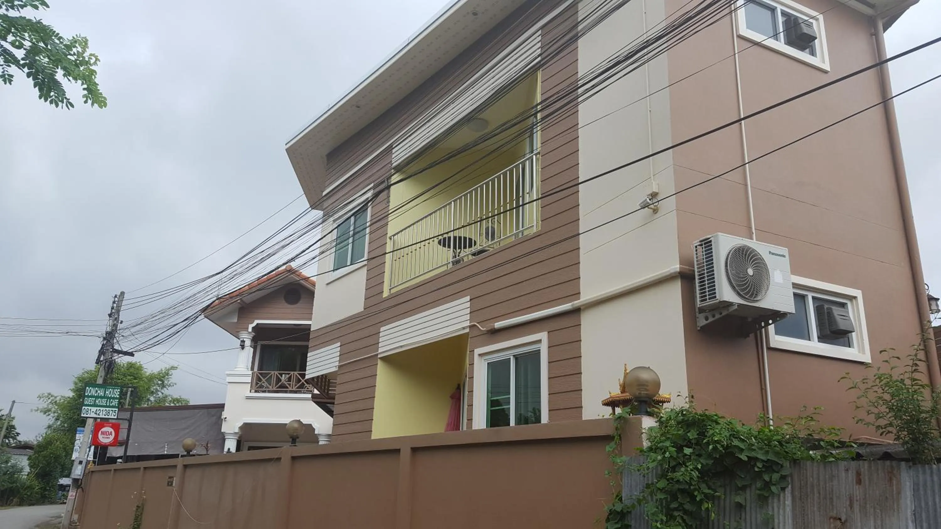 Donchai House Guest House& Cafe