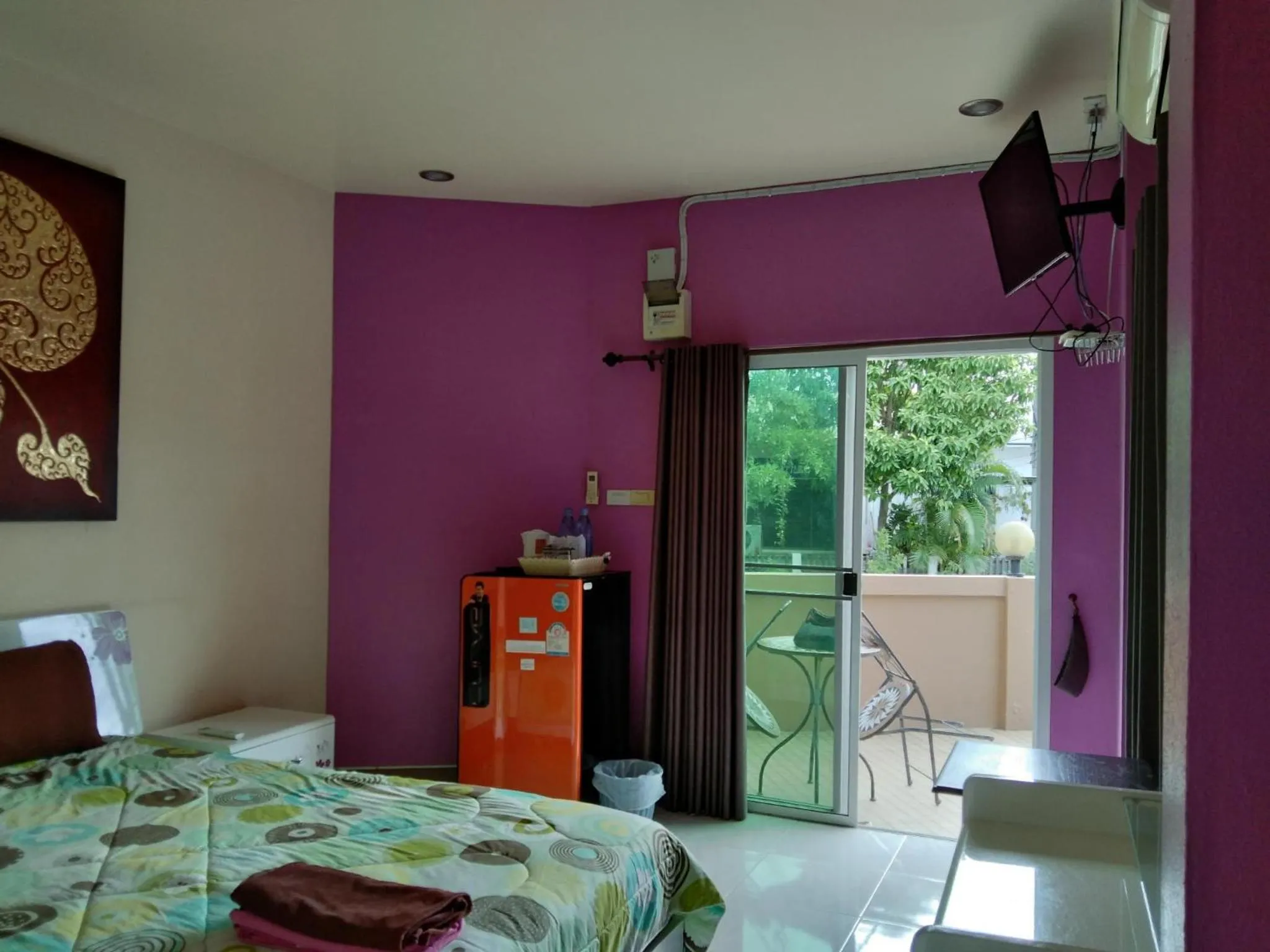 Kitchen or kitchenette, Bed in Donchai House Guest House& Cafe