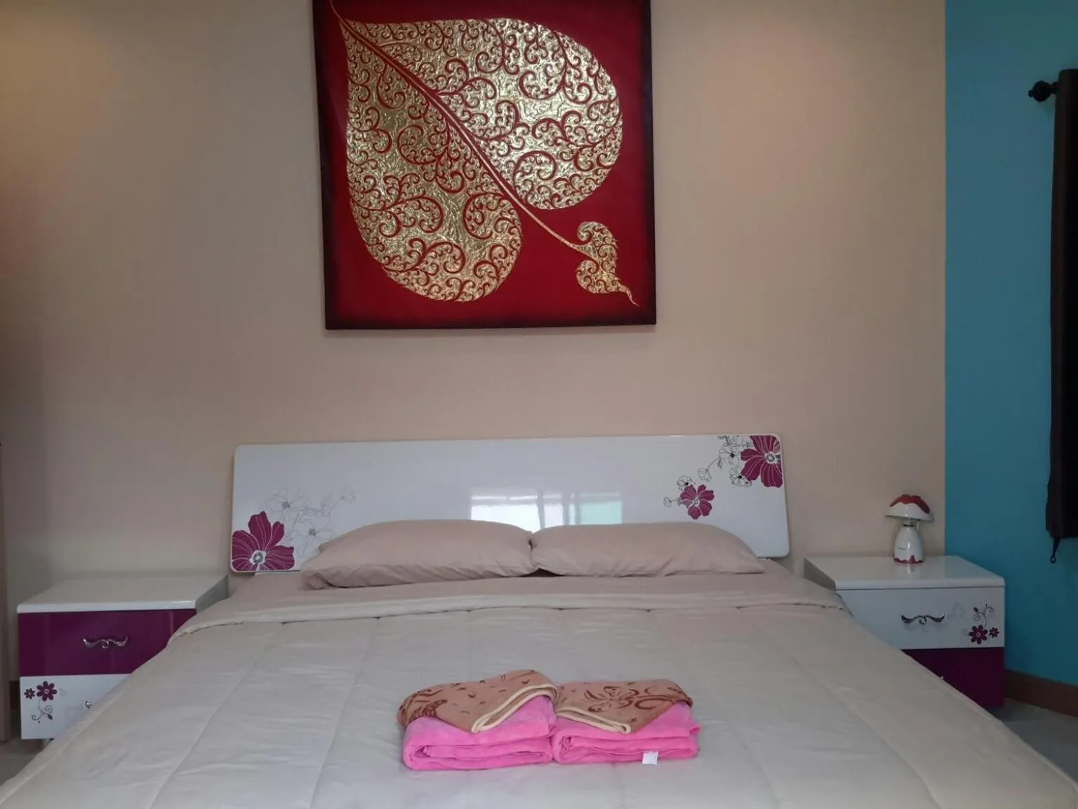 Bed in Donchai House Guest House& Cafe