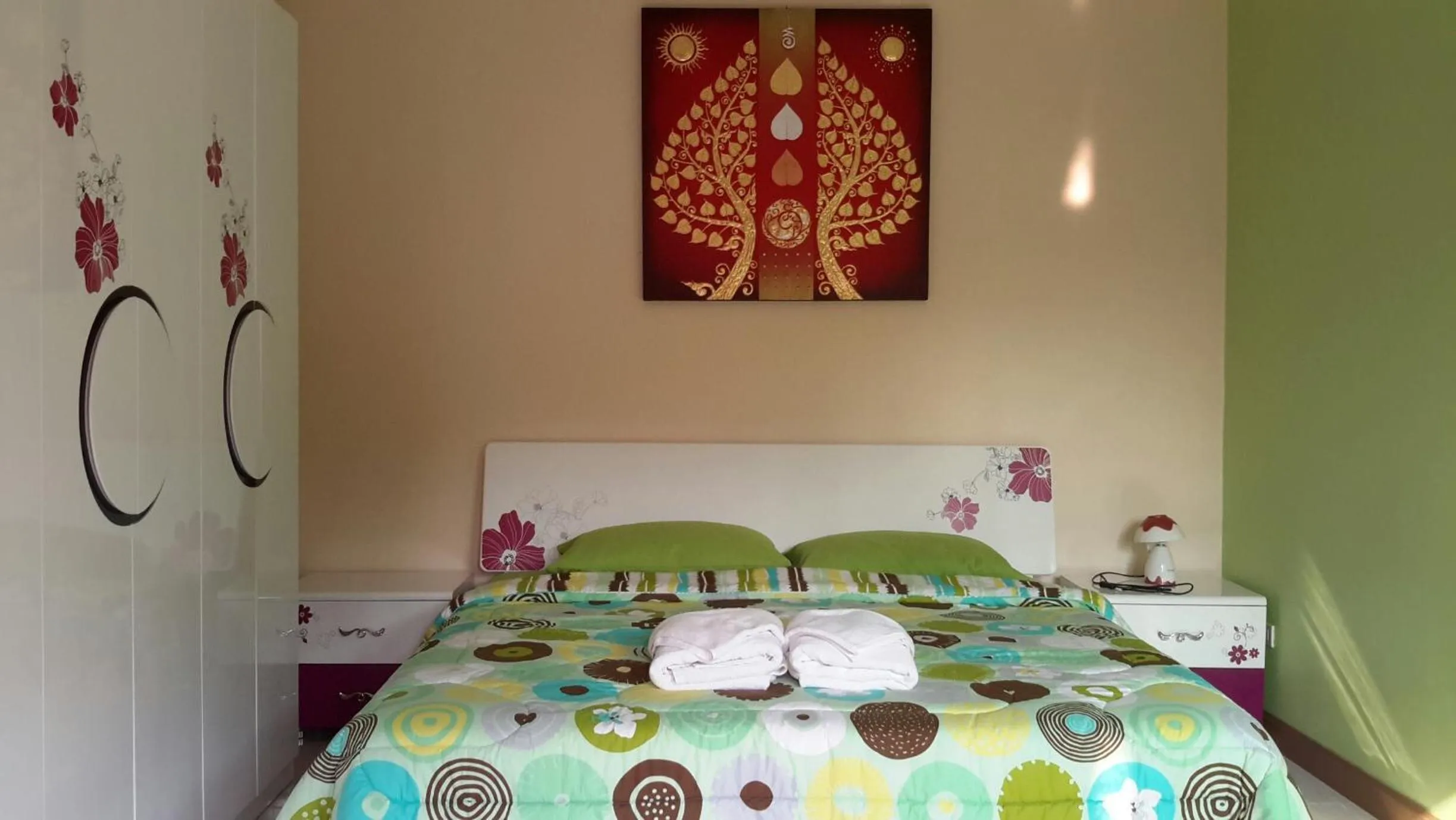 Bed in Donchai House Guest House& Cafe