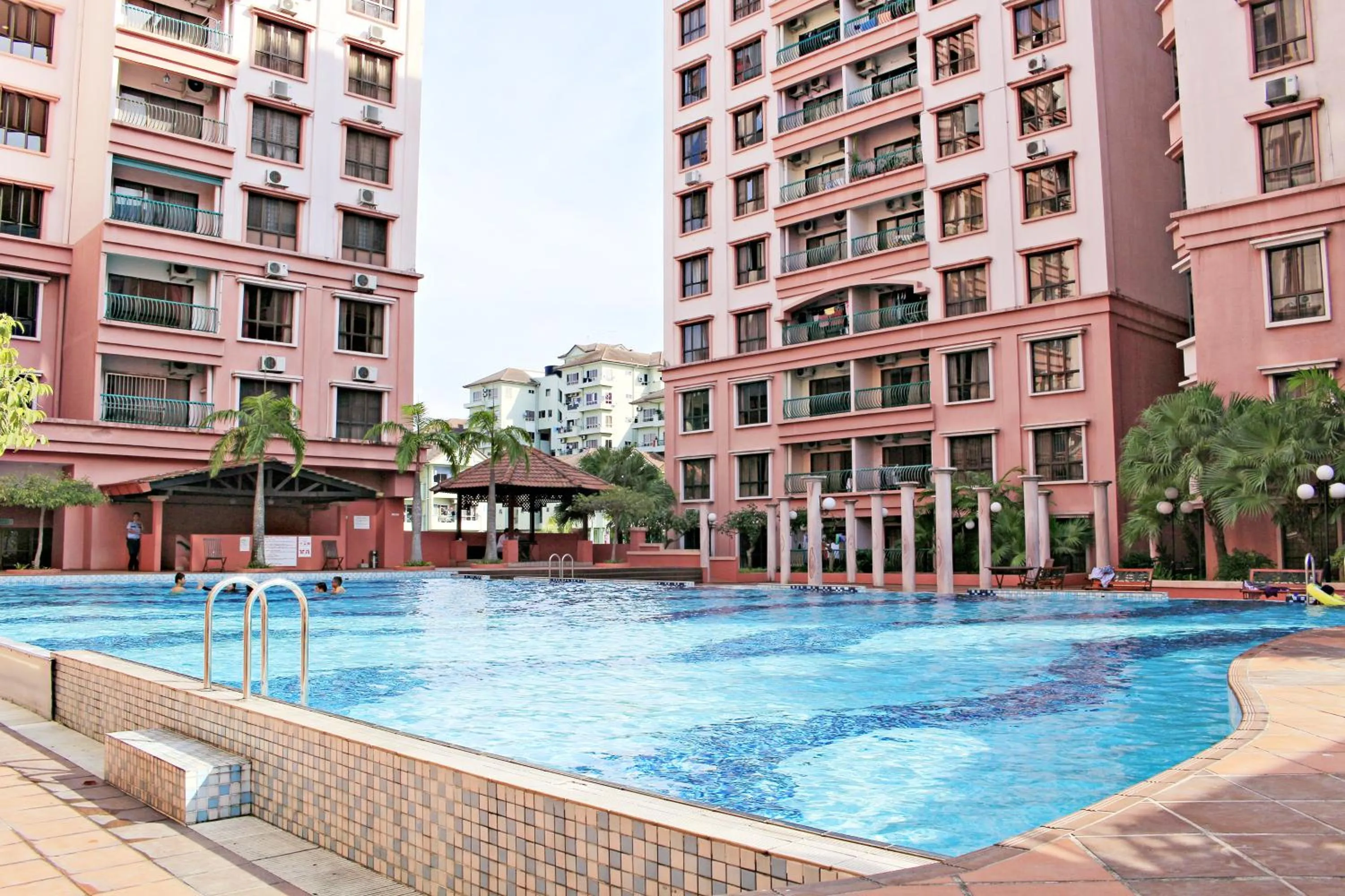 Property building in KK Vacation Apartments-Marina Court - STAY AND GET CASH REBATE