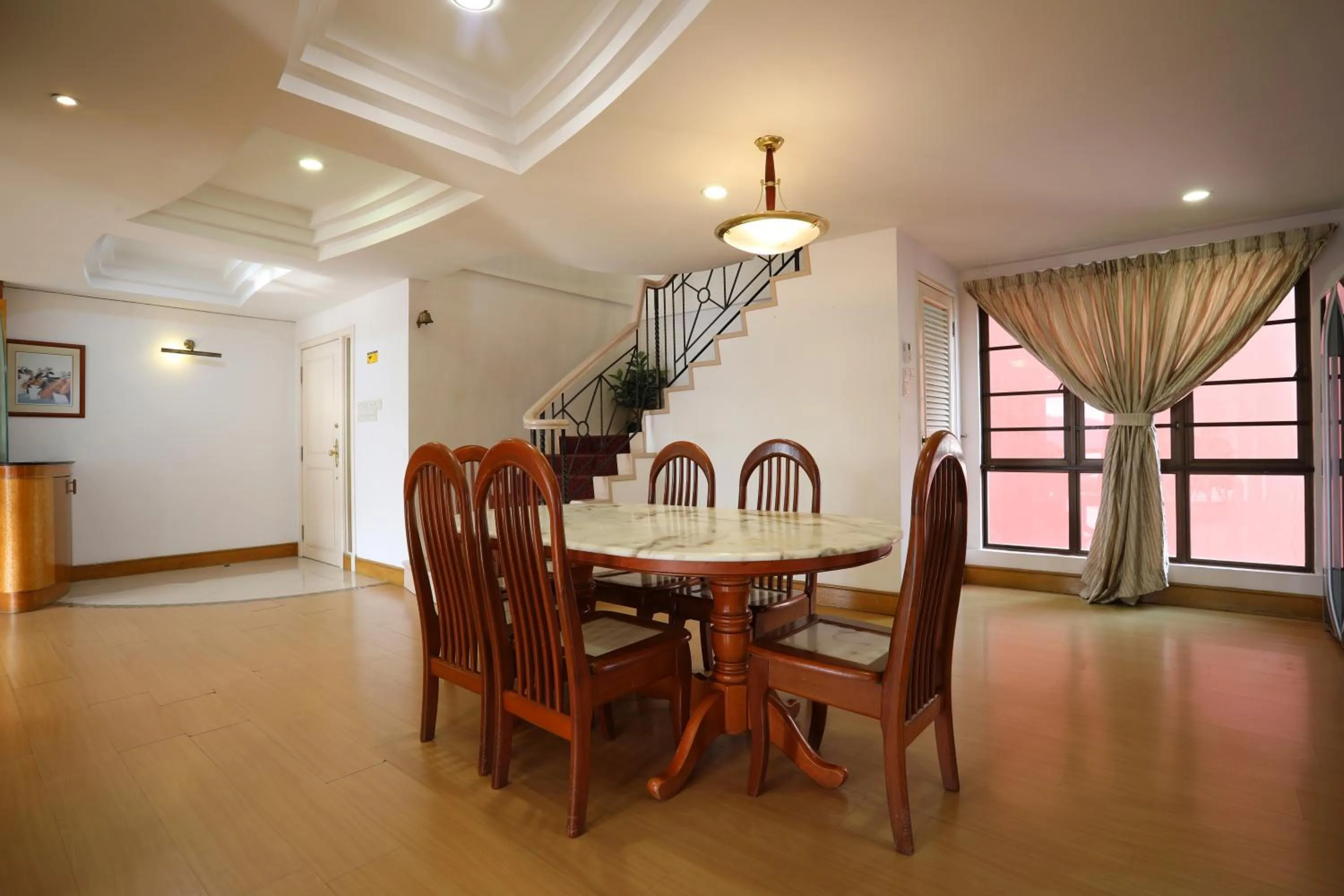 Seating area in KK Vacation Apartments-Marina Court - STAY AND GET CASH REBATE