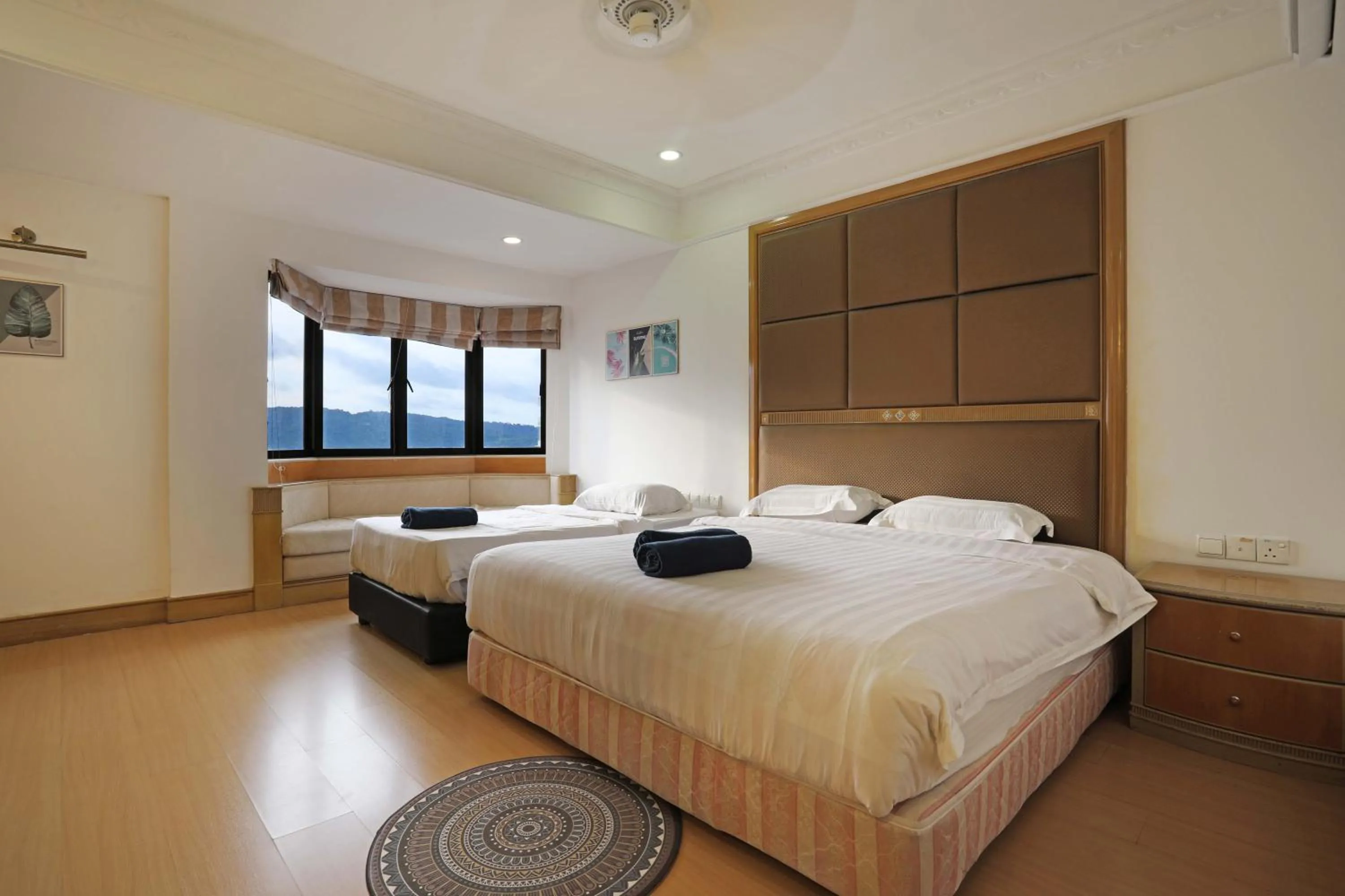 Bed in KK Vacation Apartments-Marina Court - STAY AND GET CASH REBATE