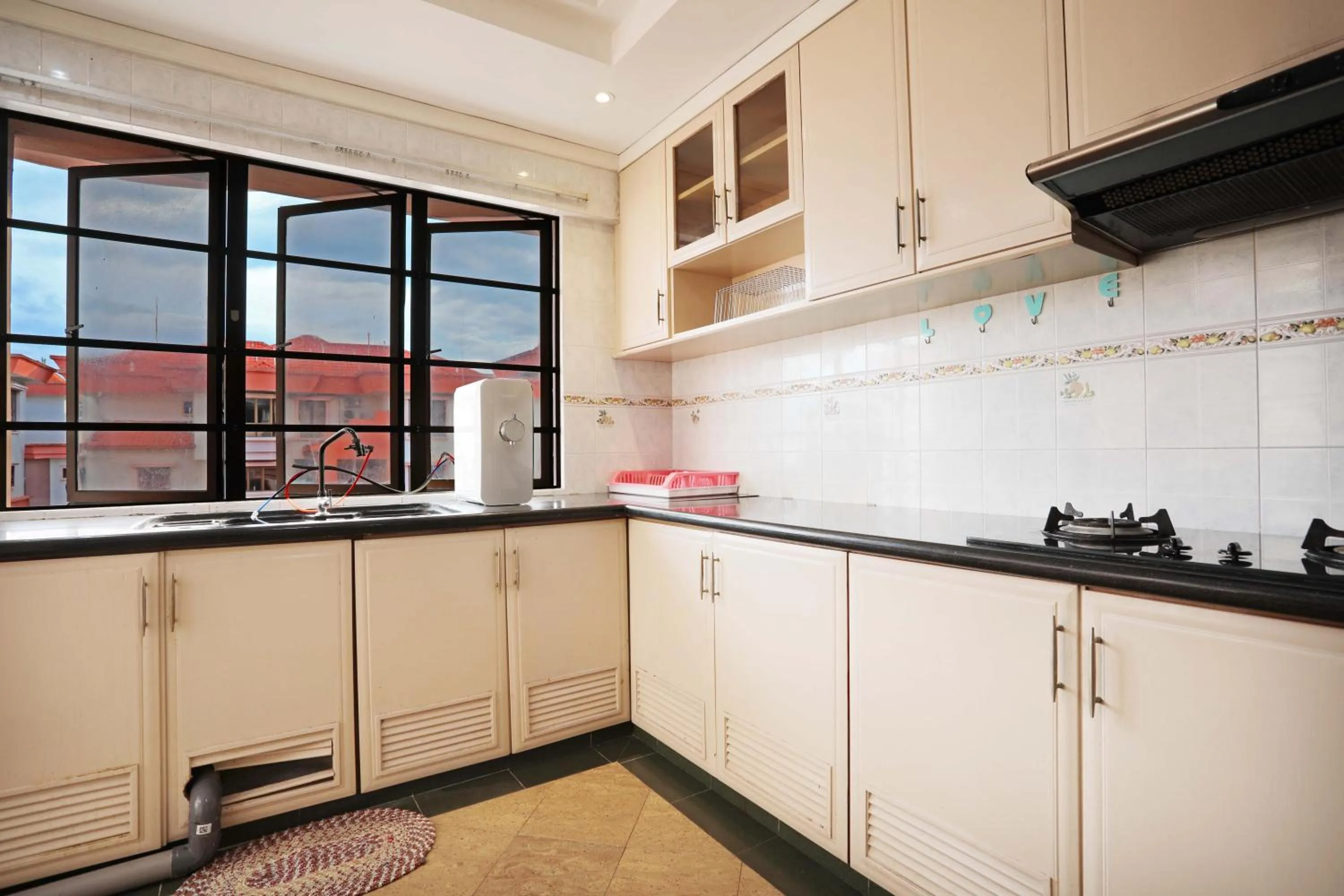 Kitchen or kitchenette in KK Vacation Apartments-Marina Court - STAY AND GET CASH REBATE