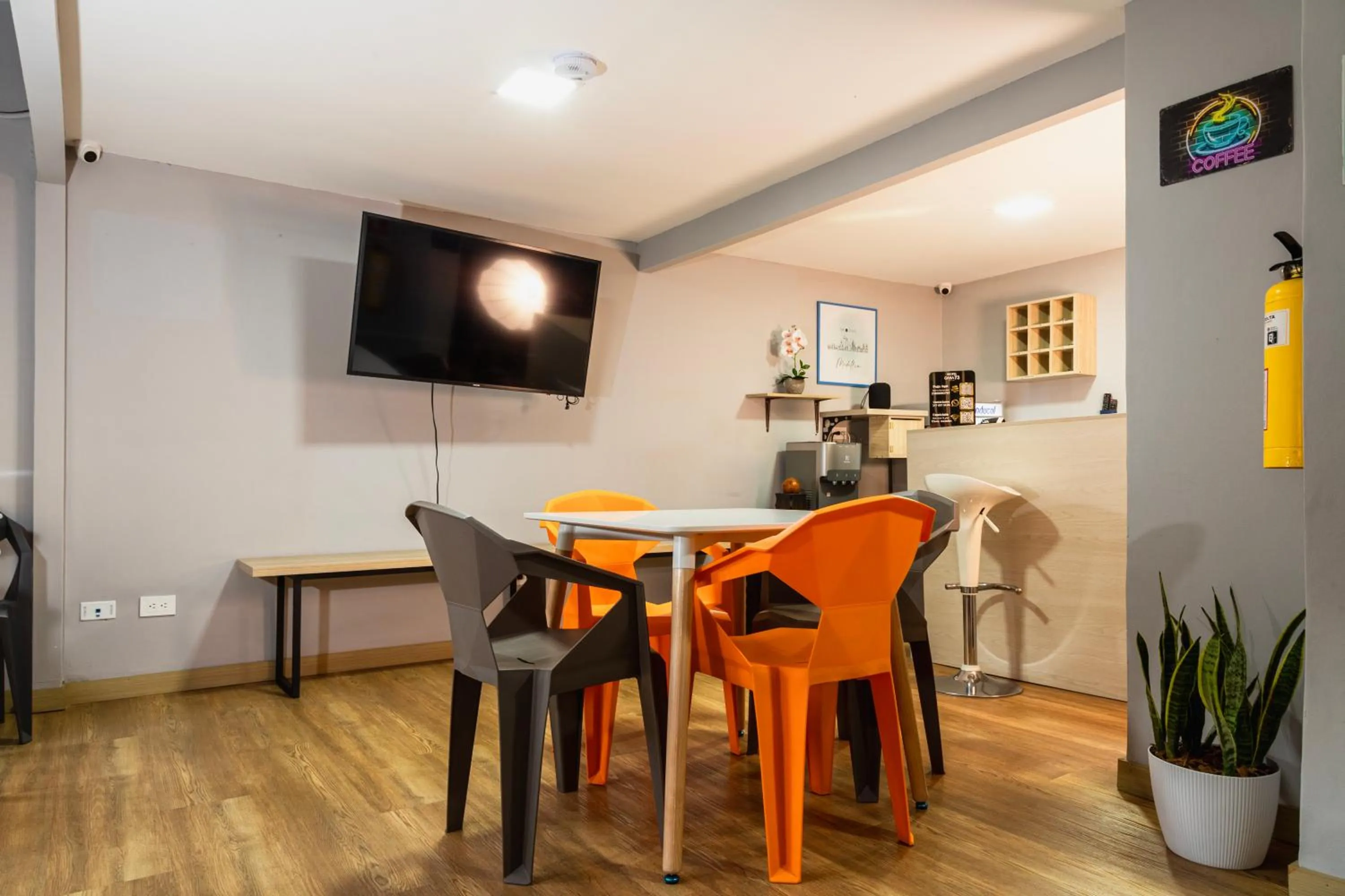 TV and multimedia in Hotel Casa 73 Deluxe