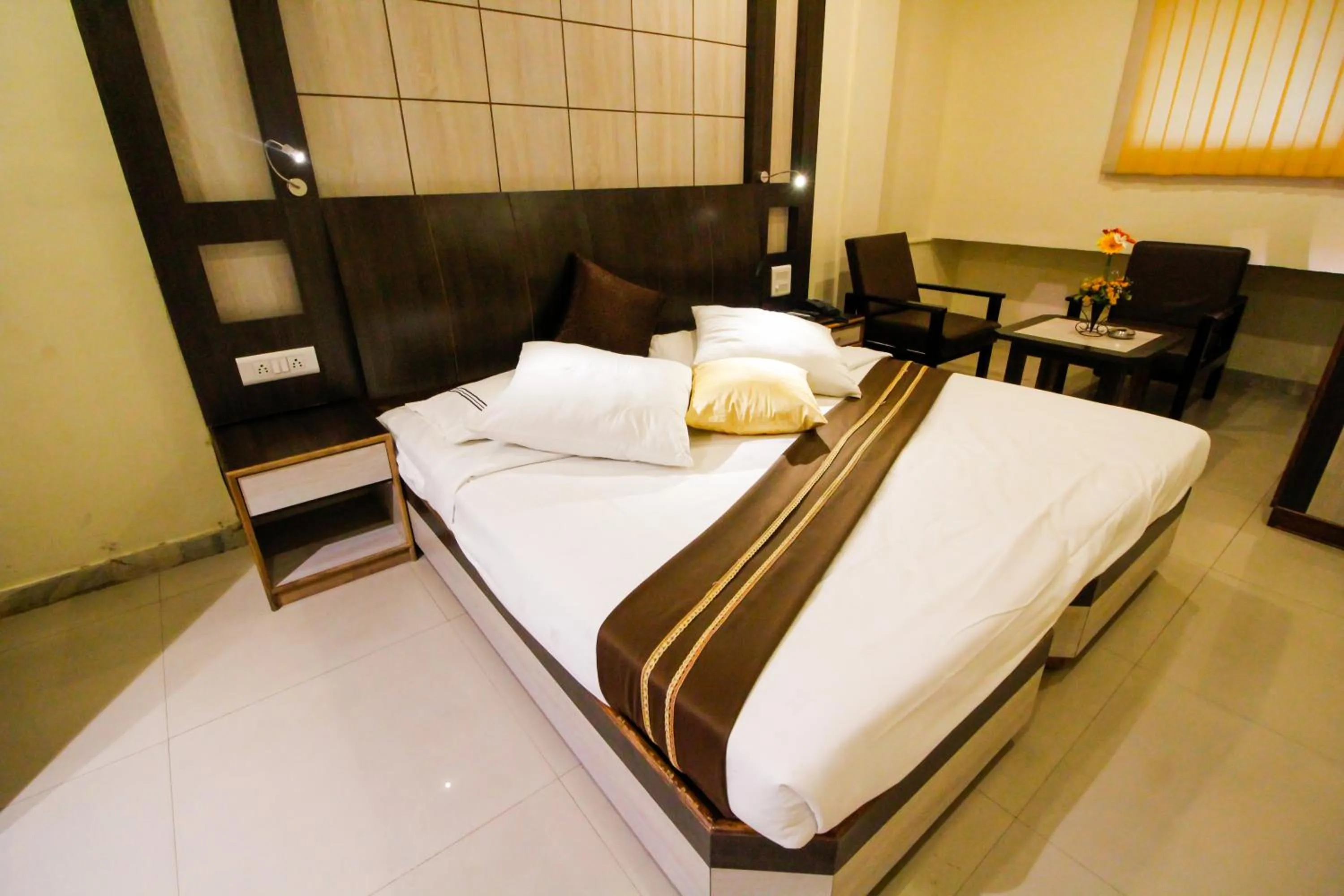 Bed in Hotel Rishi Regency