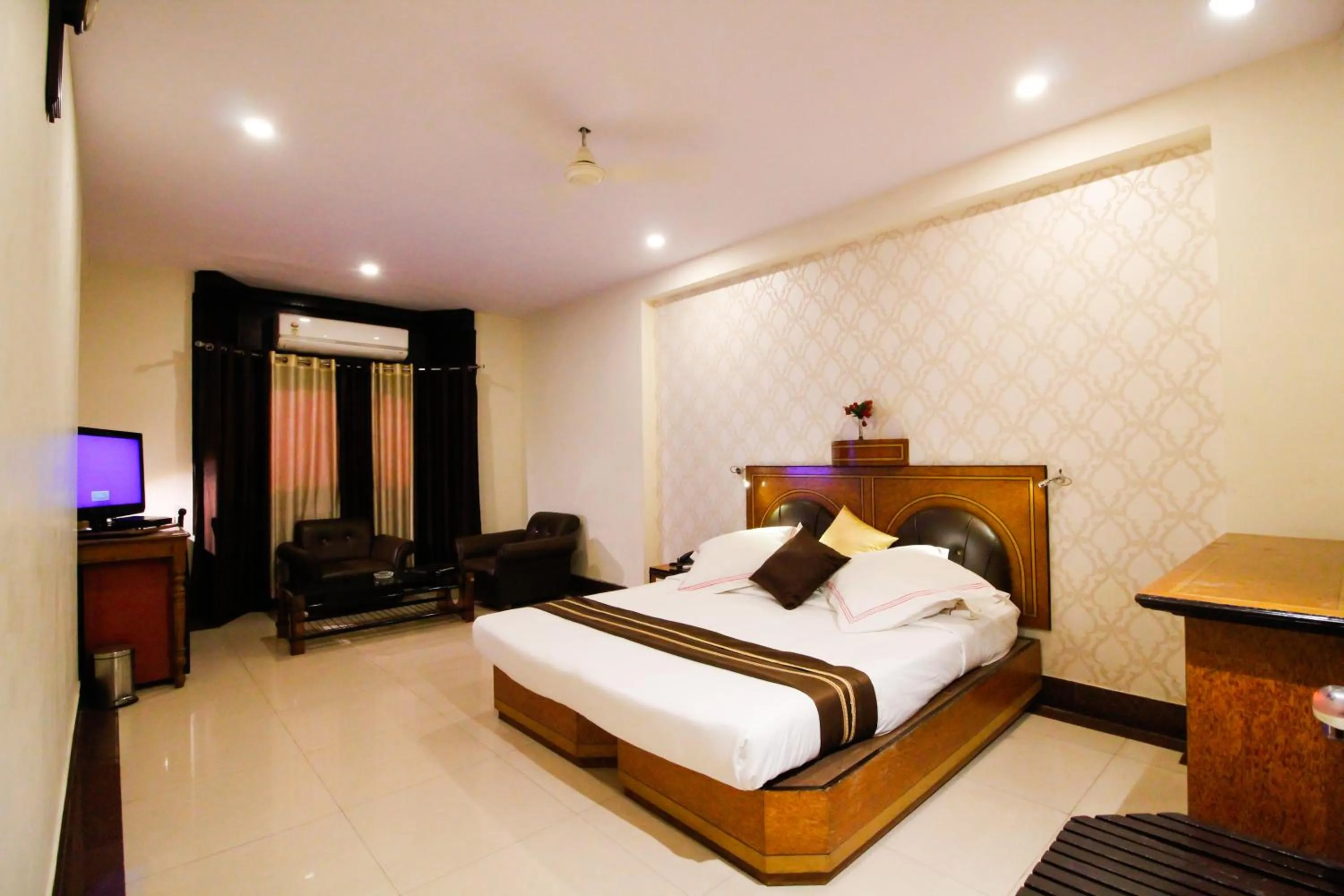 Bed in Hotel Rishi Regency