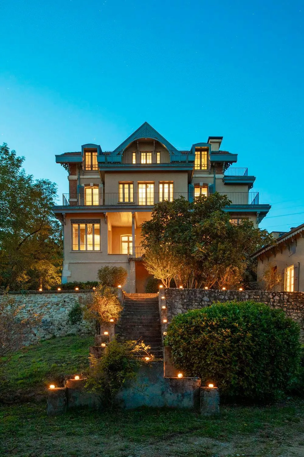 Property building in Hôtel de la Villeon