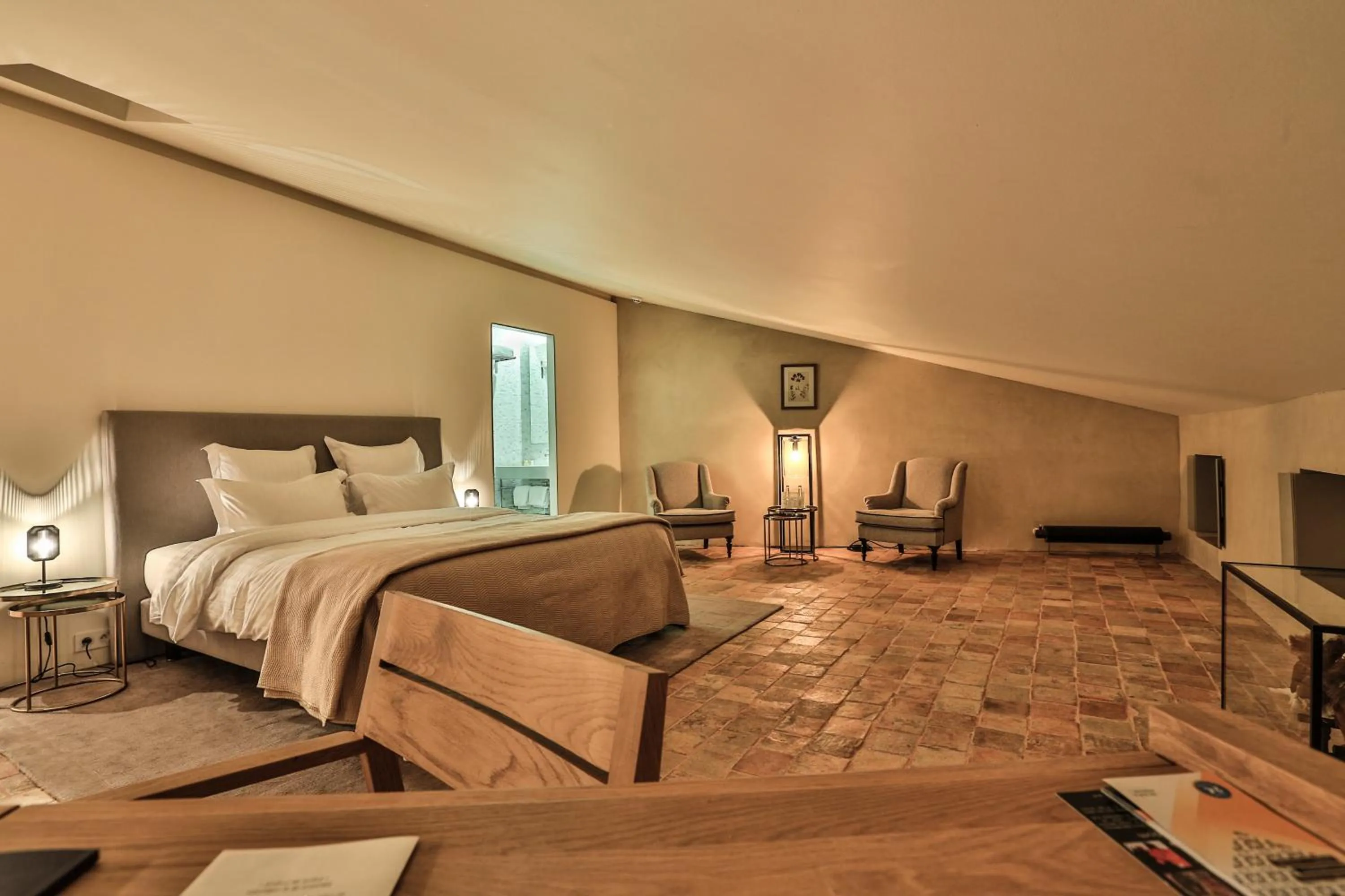 Photo of the whole room, Bed in Hôtel de la Villeon