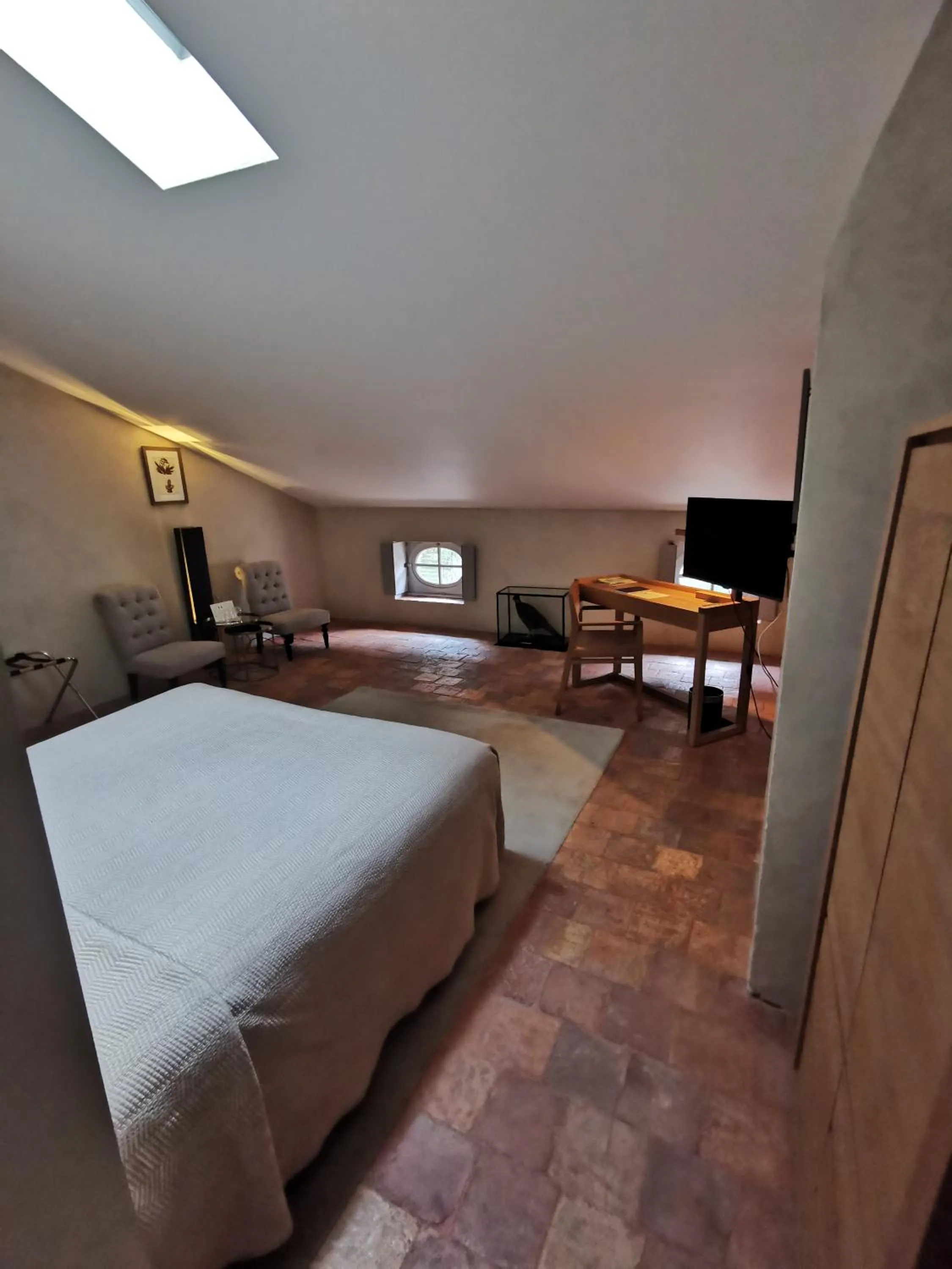 Bed in Hôtel de la Villeon