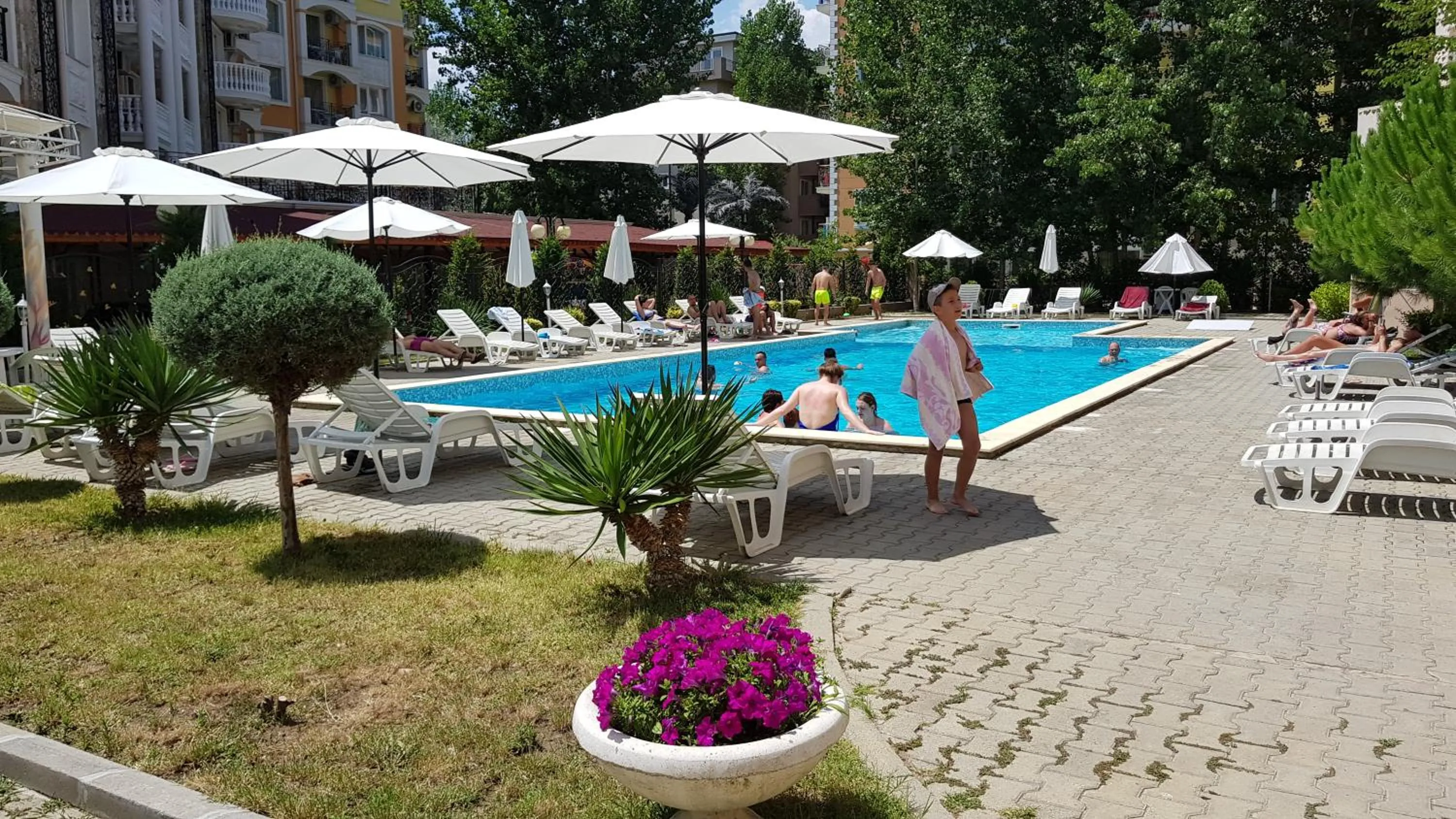 Swimming pool in Vanilla Garden Apartments