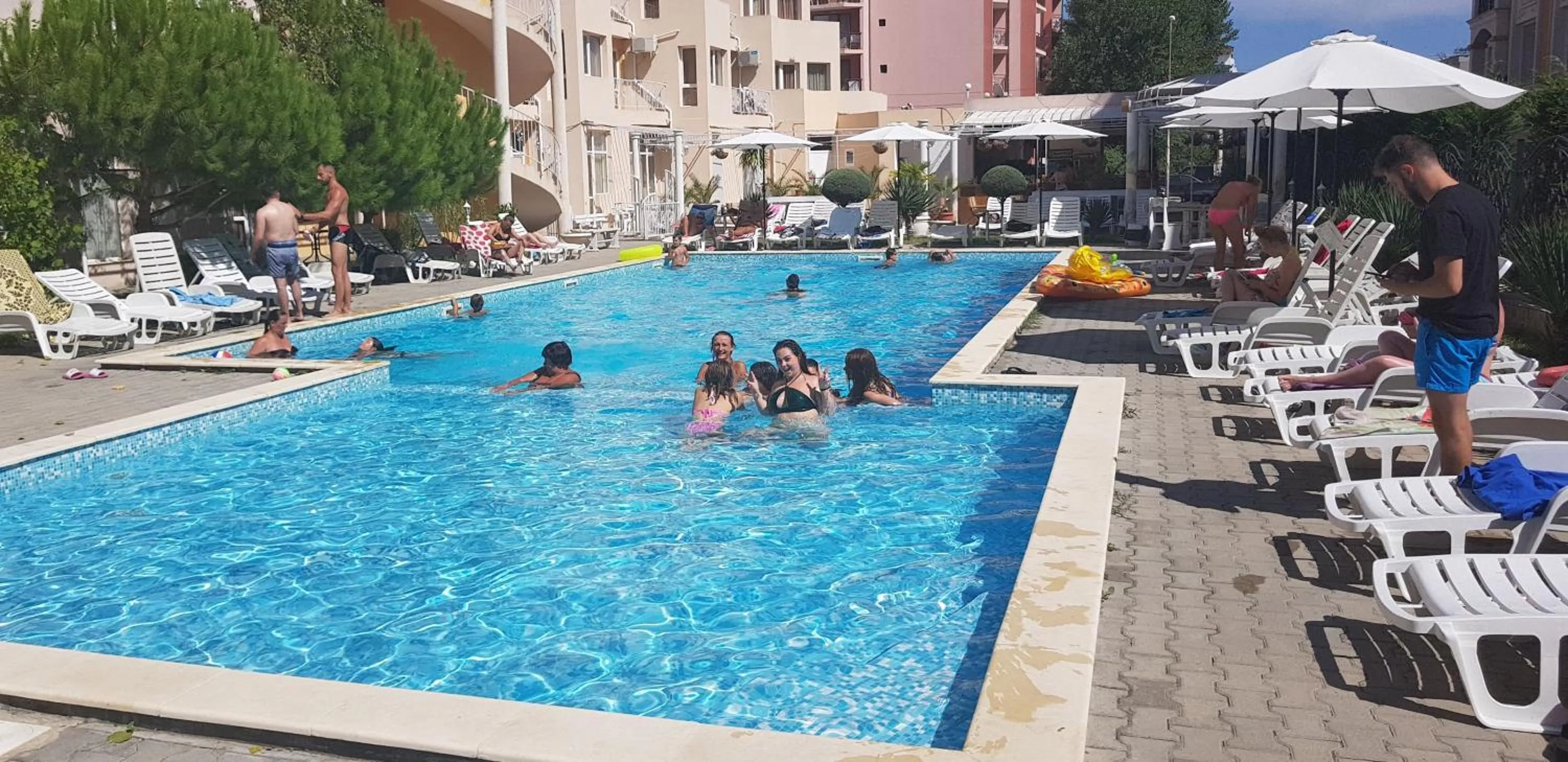 Swimming pool in Vanilla Garden Apartments