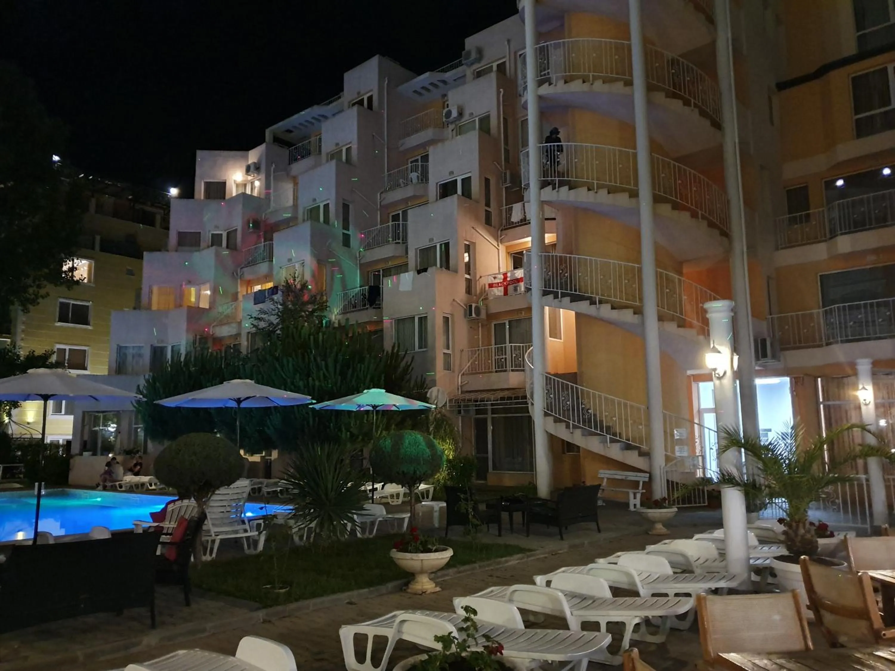 Swimming pool in Vanilla Garden Apartments