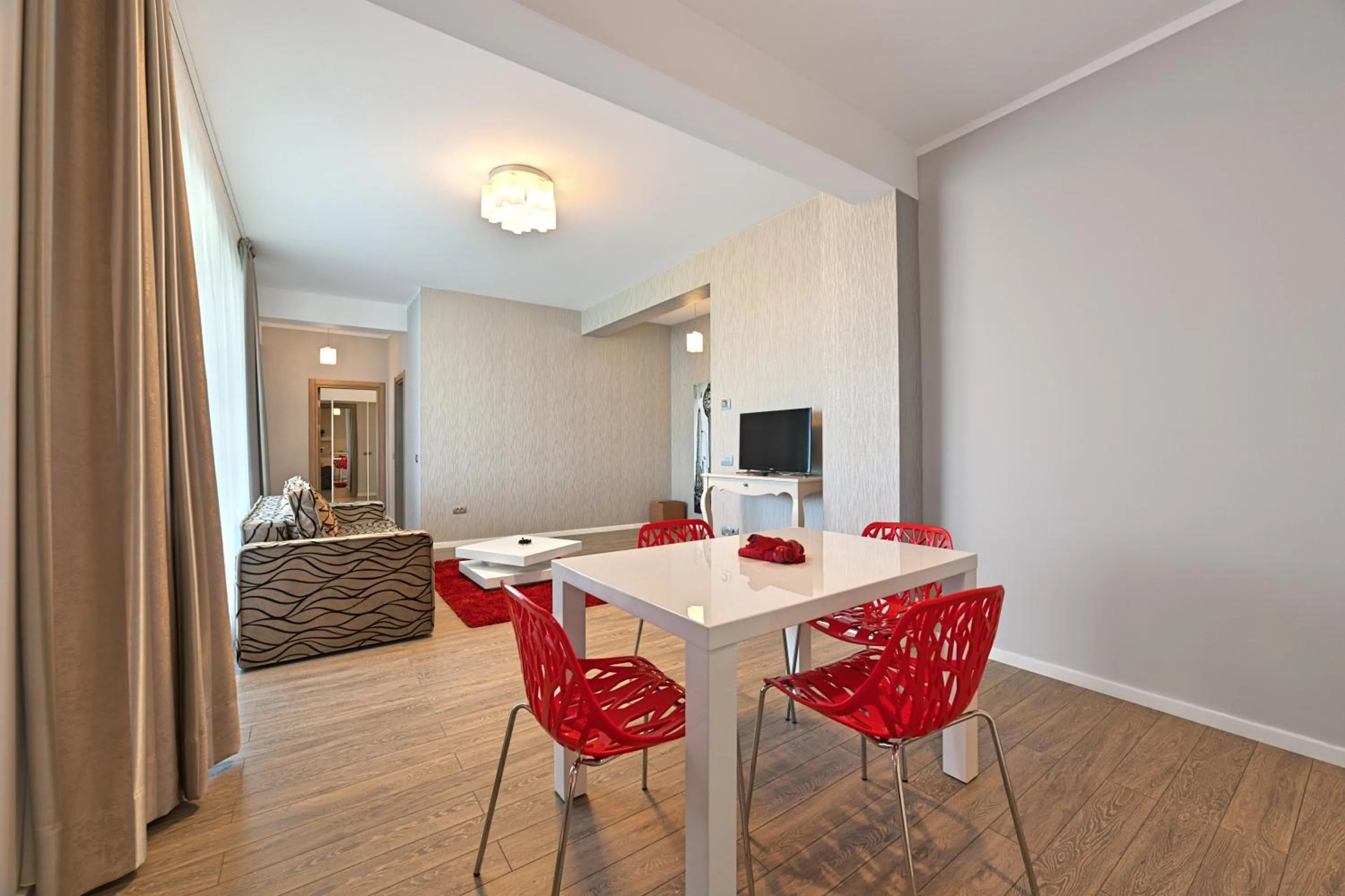 Dining area in Tomis Garden Apartments Mamaia