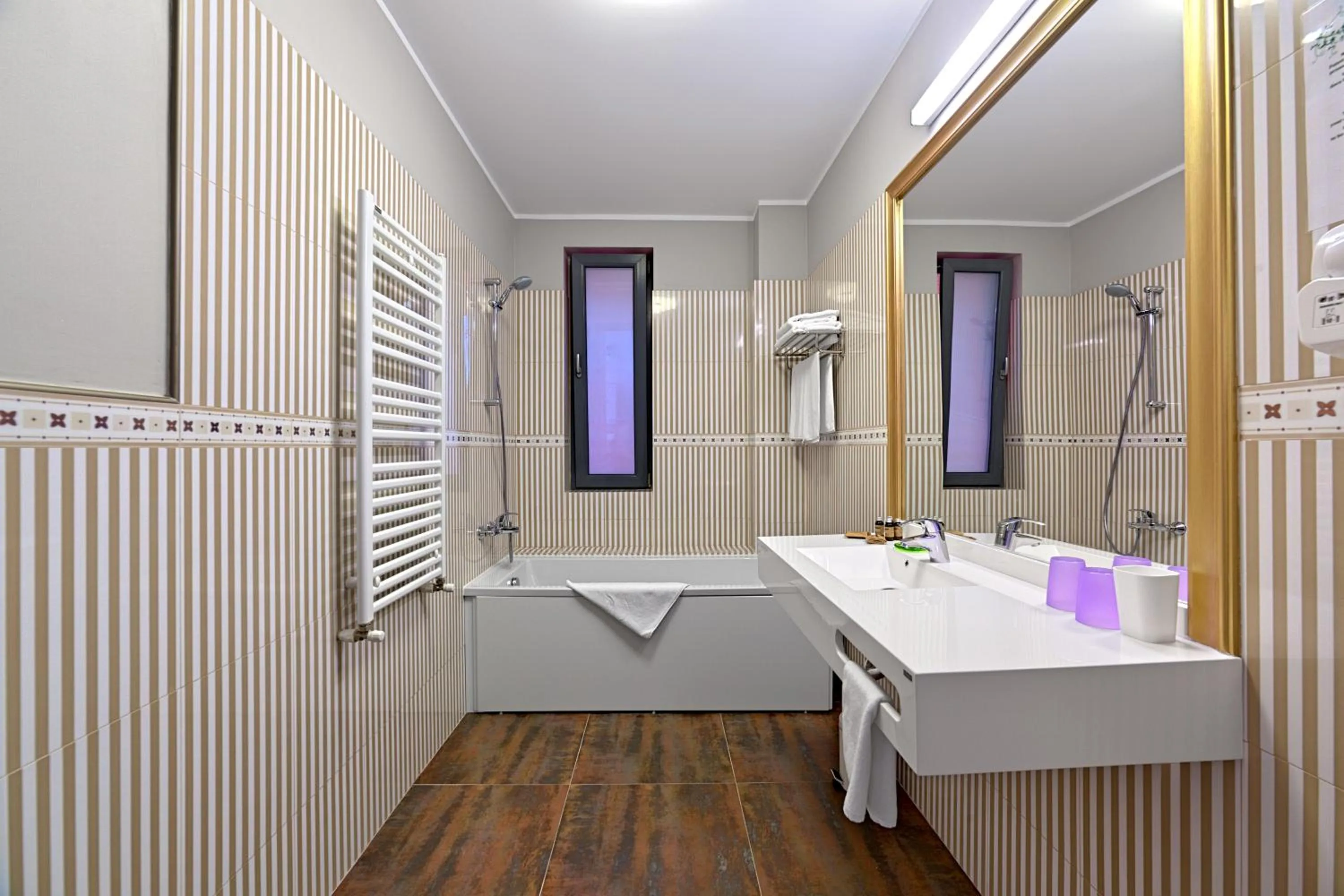 Bathroom in Tomis Garden Apartments Mamaia