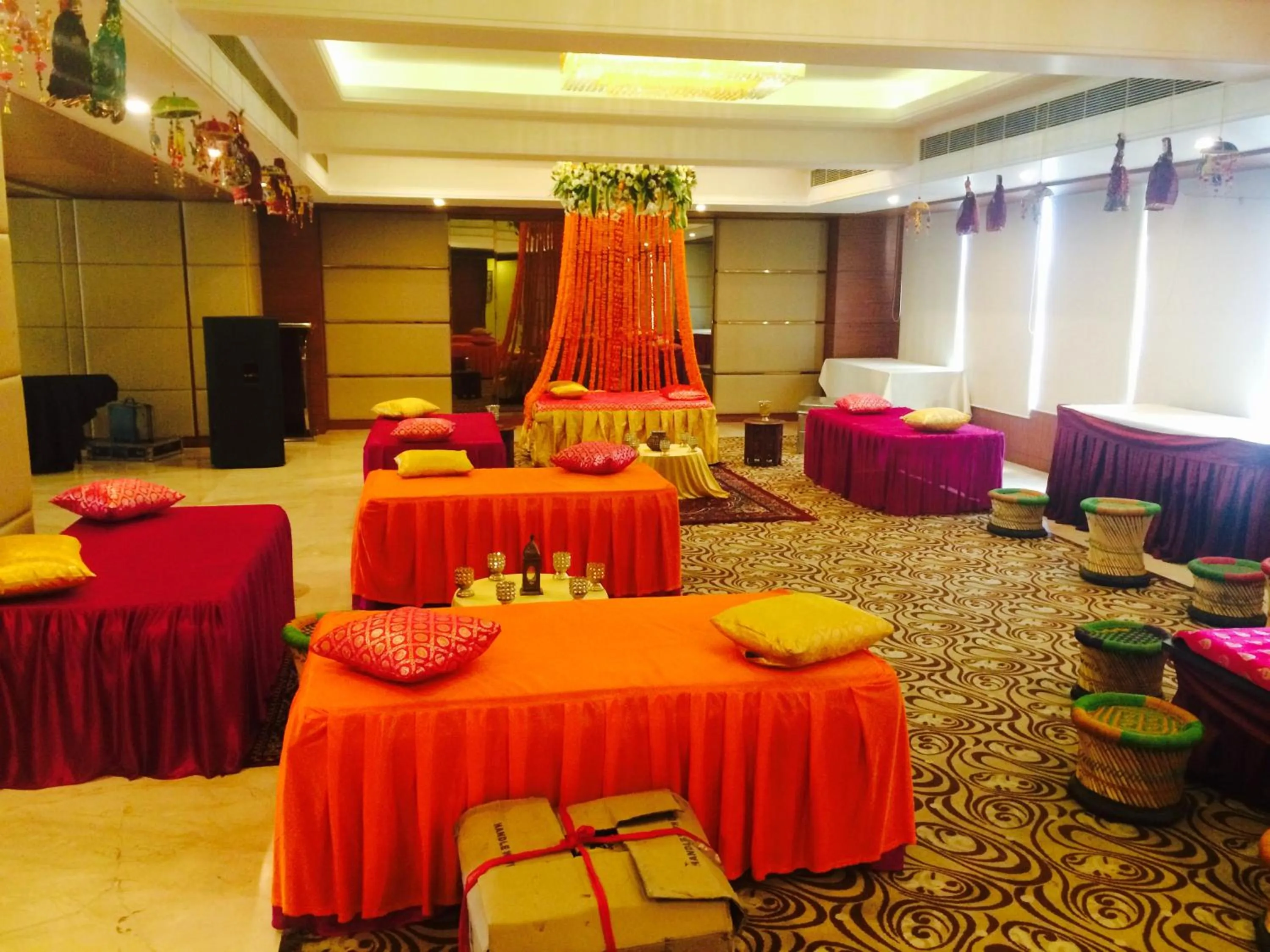 Banquet/Function facilities in Golden Tulip Vasundhara