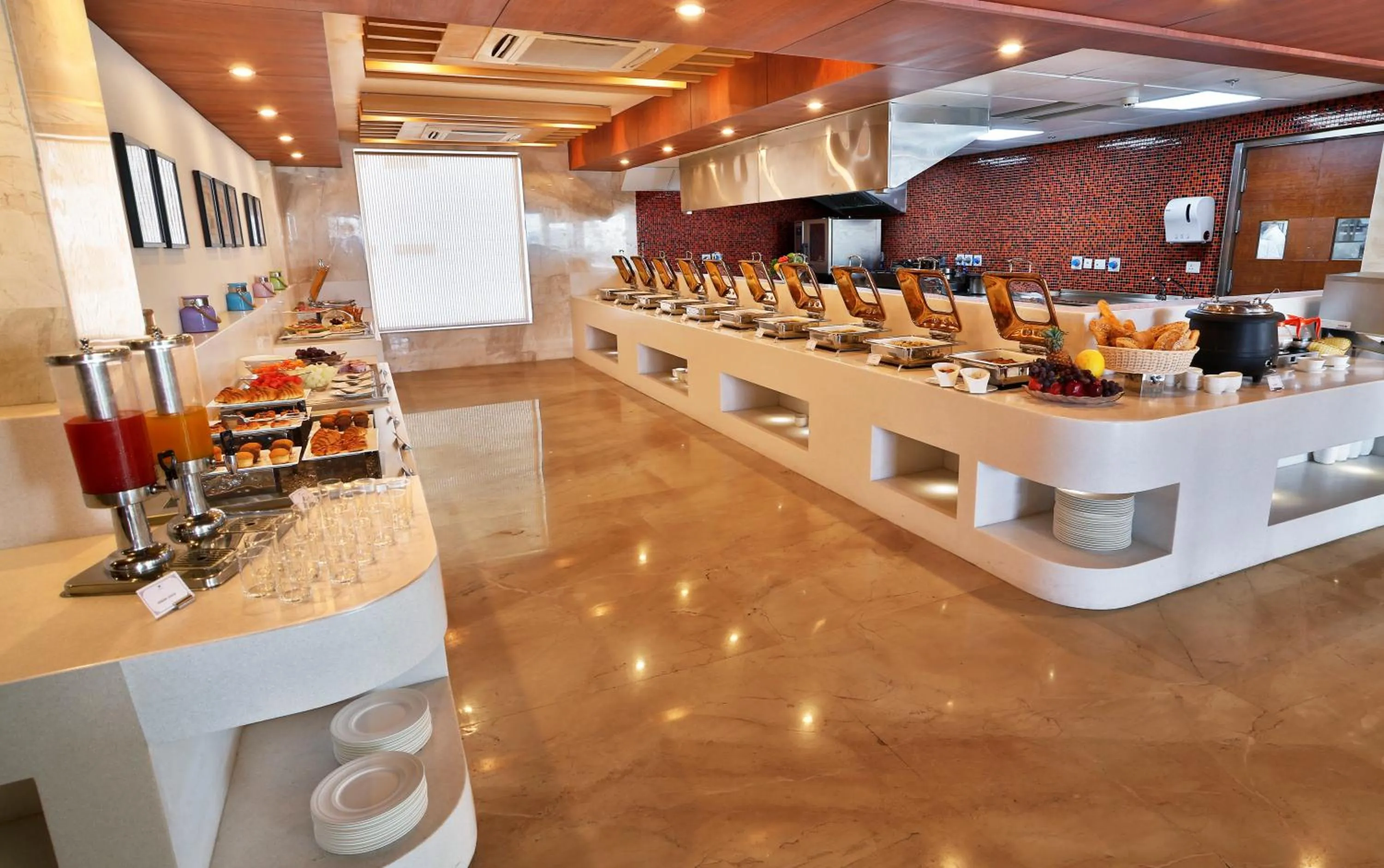 Restaurant/places to eat in Golden Tulip Vasundhara