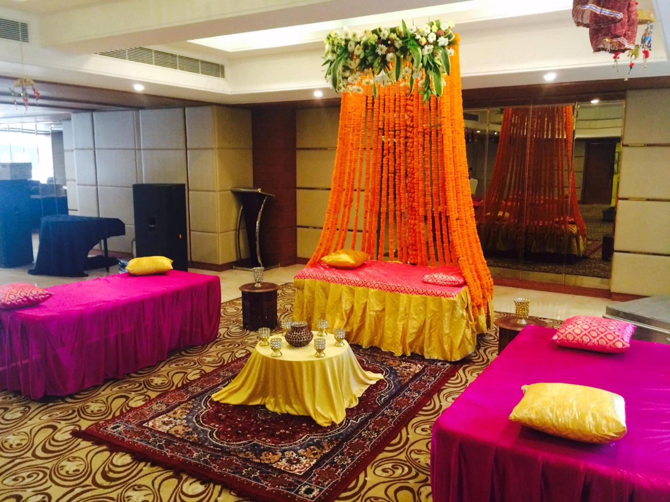 Banquet/Function facilities in Golden Tulip Vasundhara