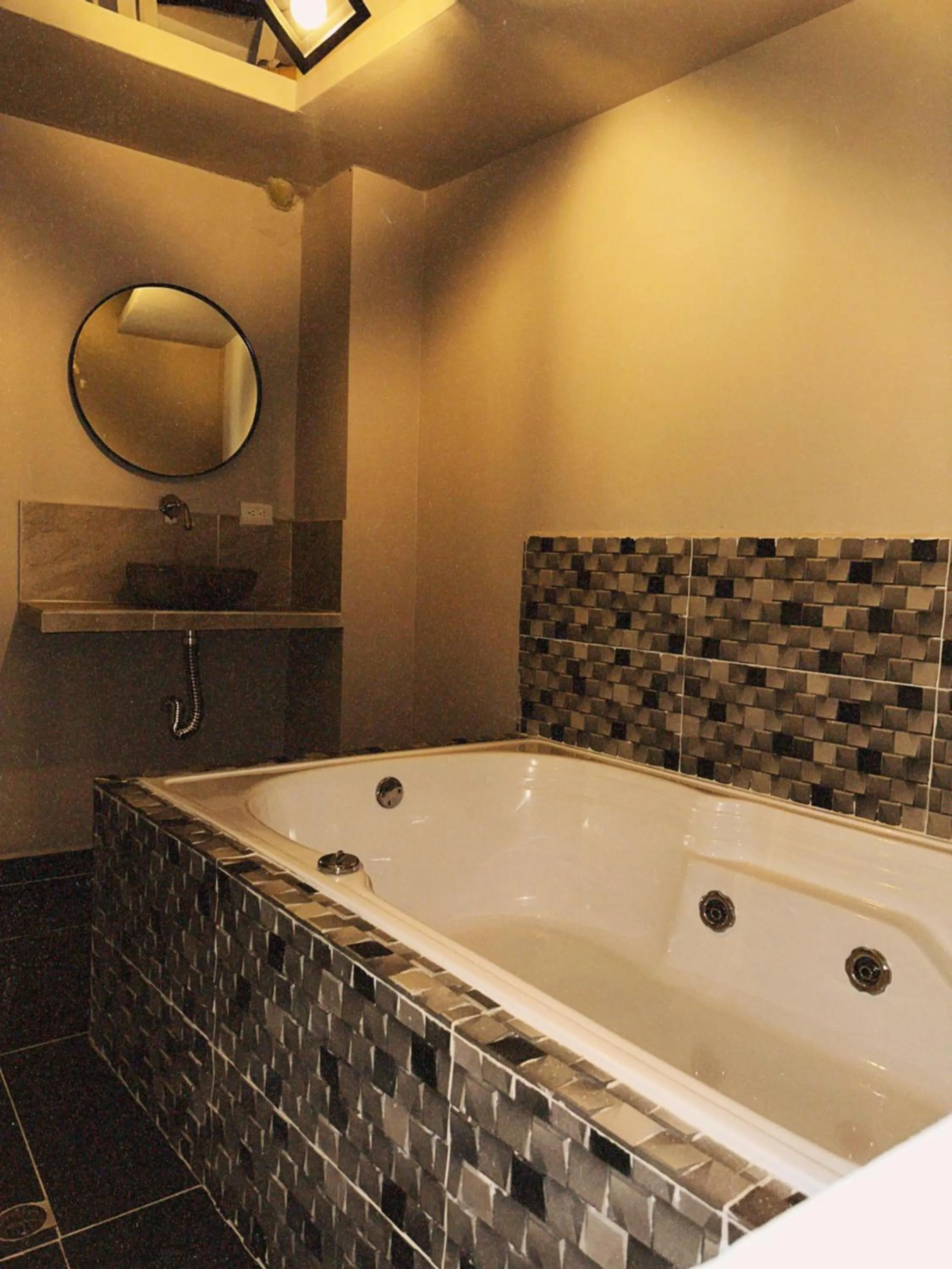 Hot Tub in History Center Hotel