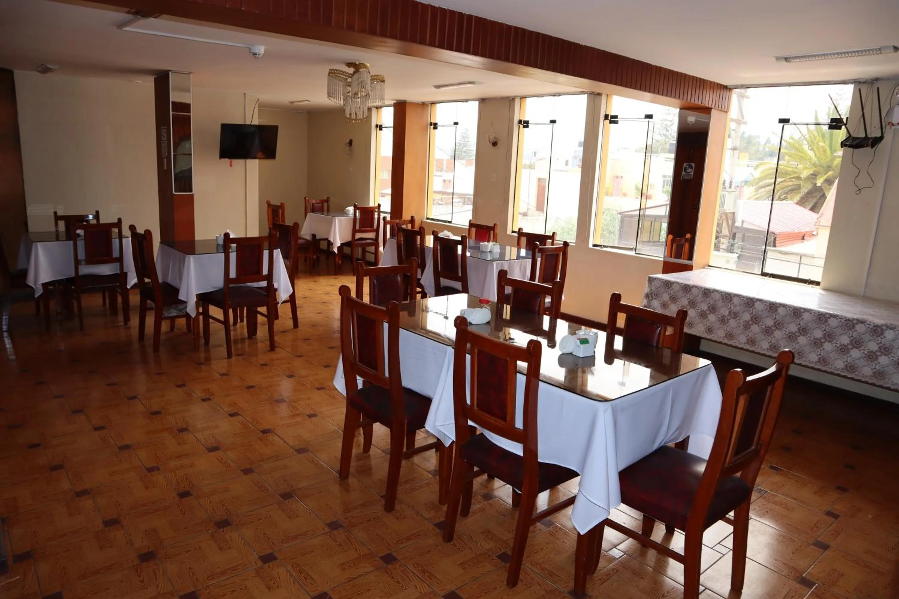 Restaurant/places to eat in Hotel Sideral AQP