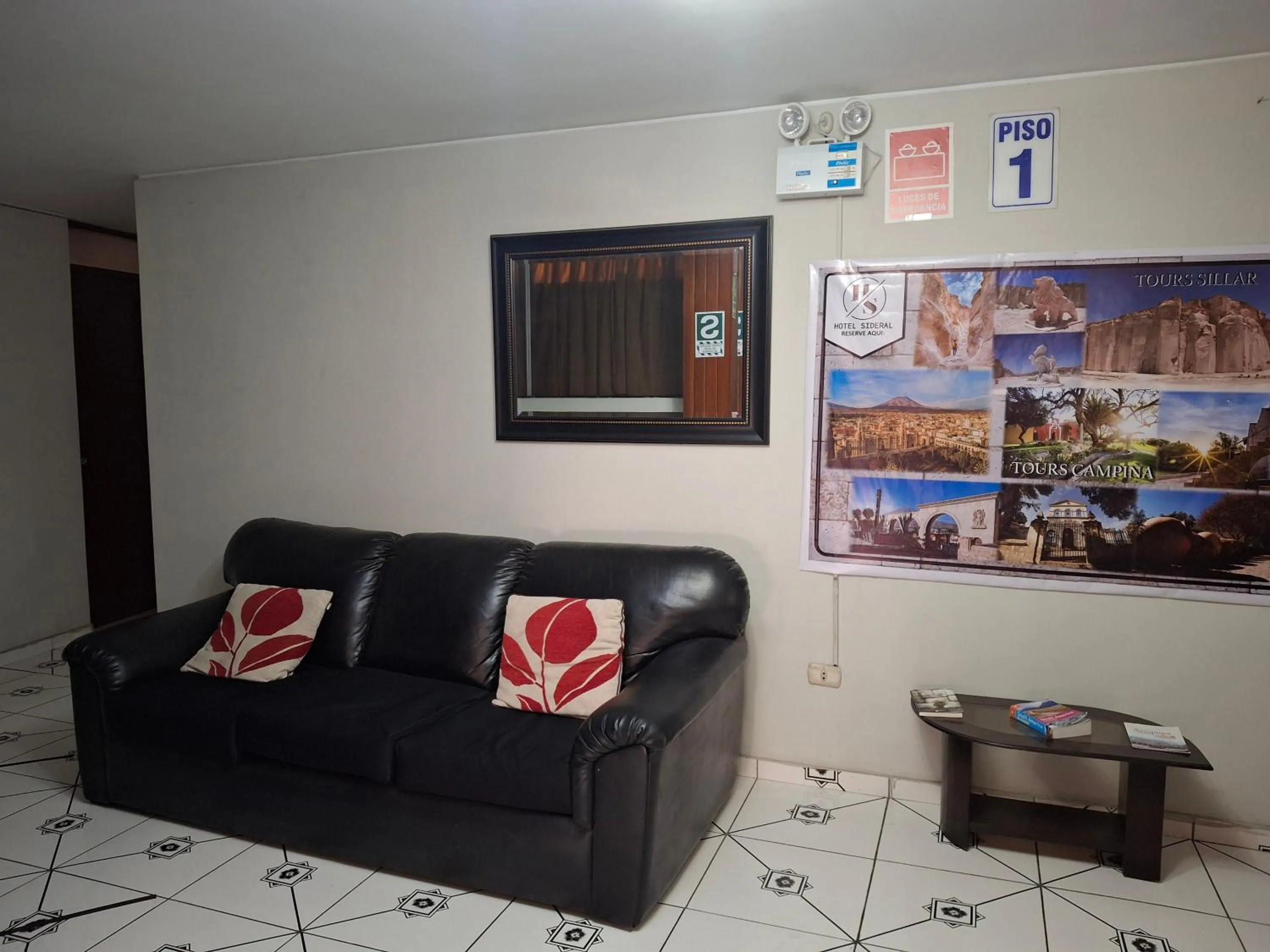 Living room in Hotel Sideral AQP