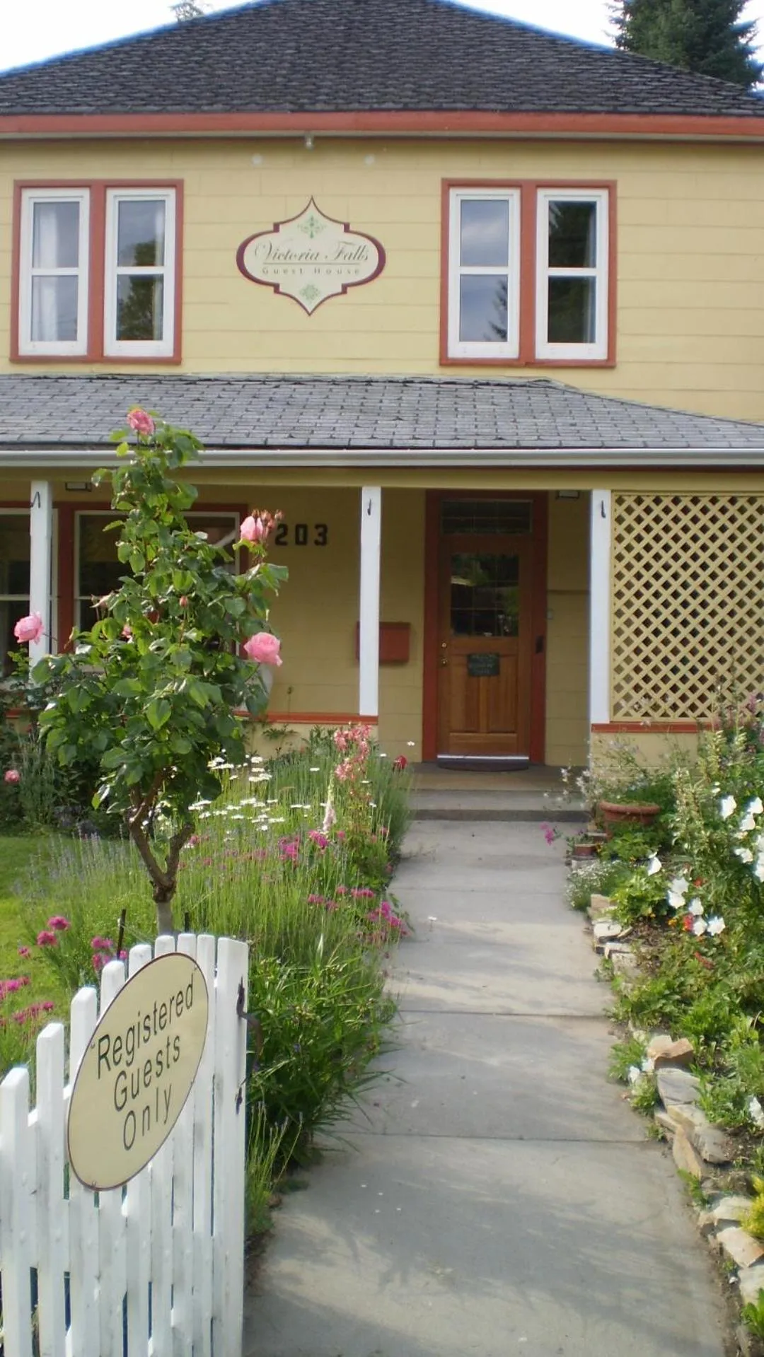 Facade/entrance in Victoria Falls House Inn