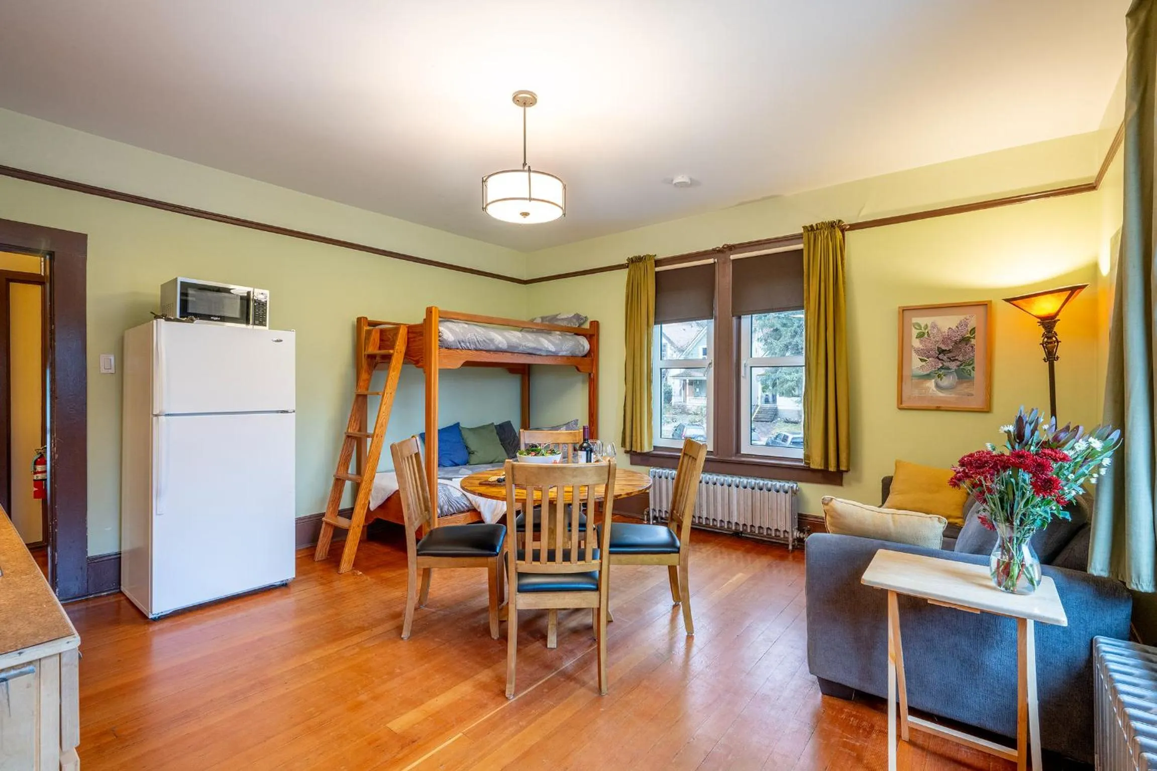 Living room in Victoria Falls House Inn