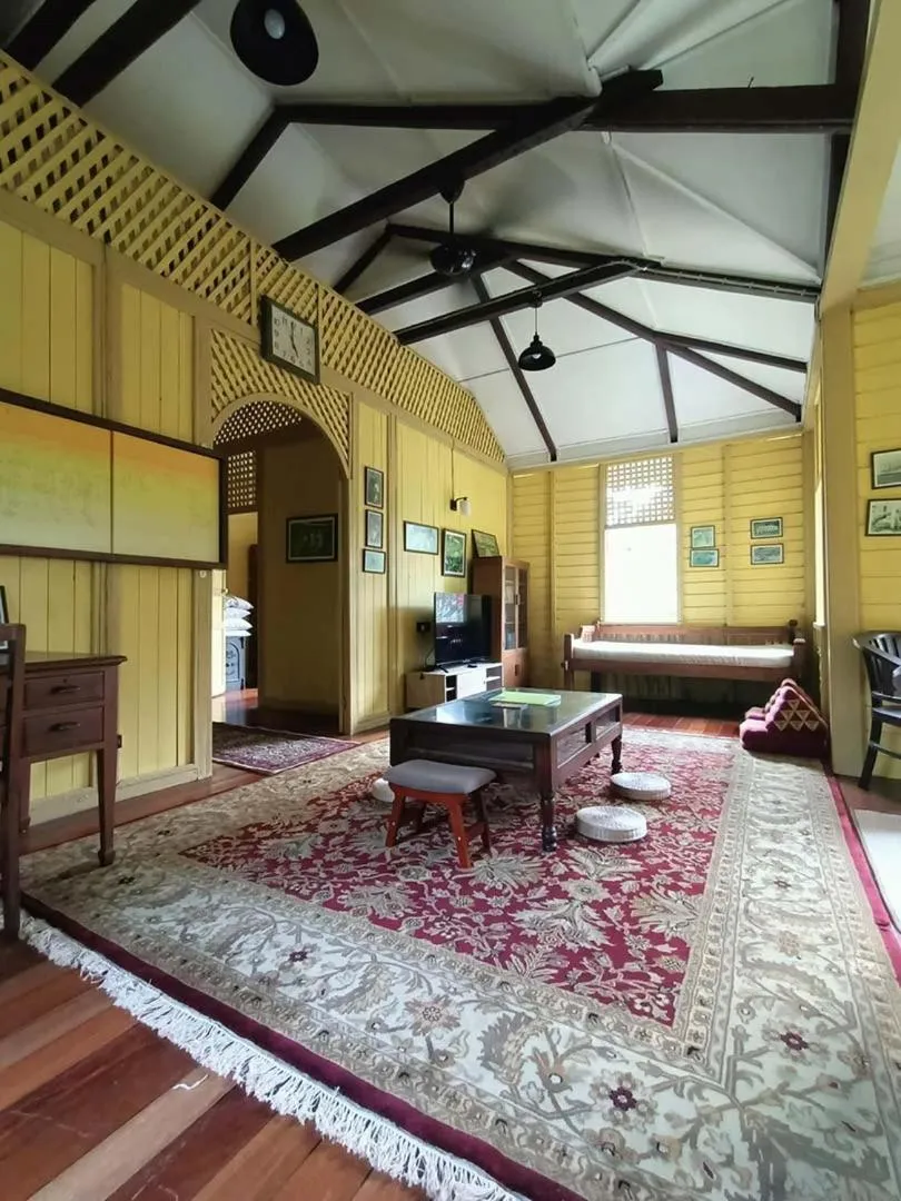 TV and multimedia, Bed in Bagas Zakariah Orchard Lodge