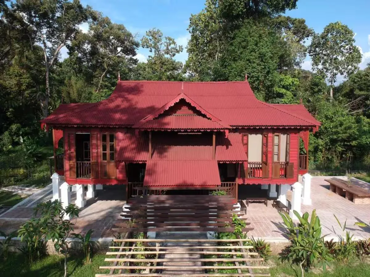 Property building in Bagas Zakariah Orchard Lodge