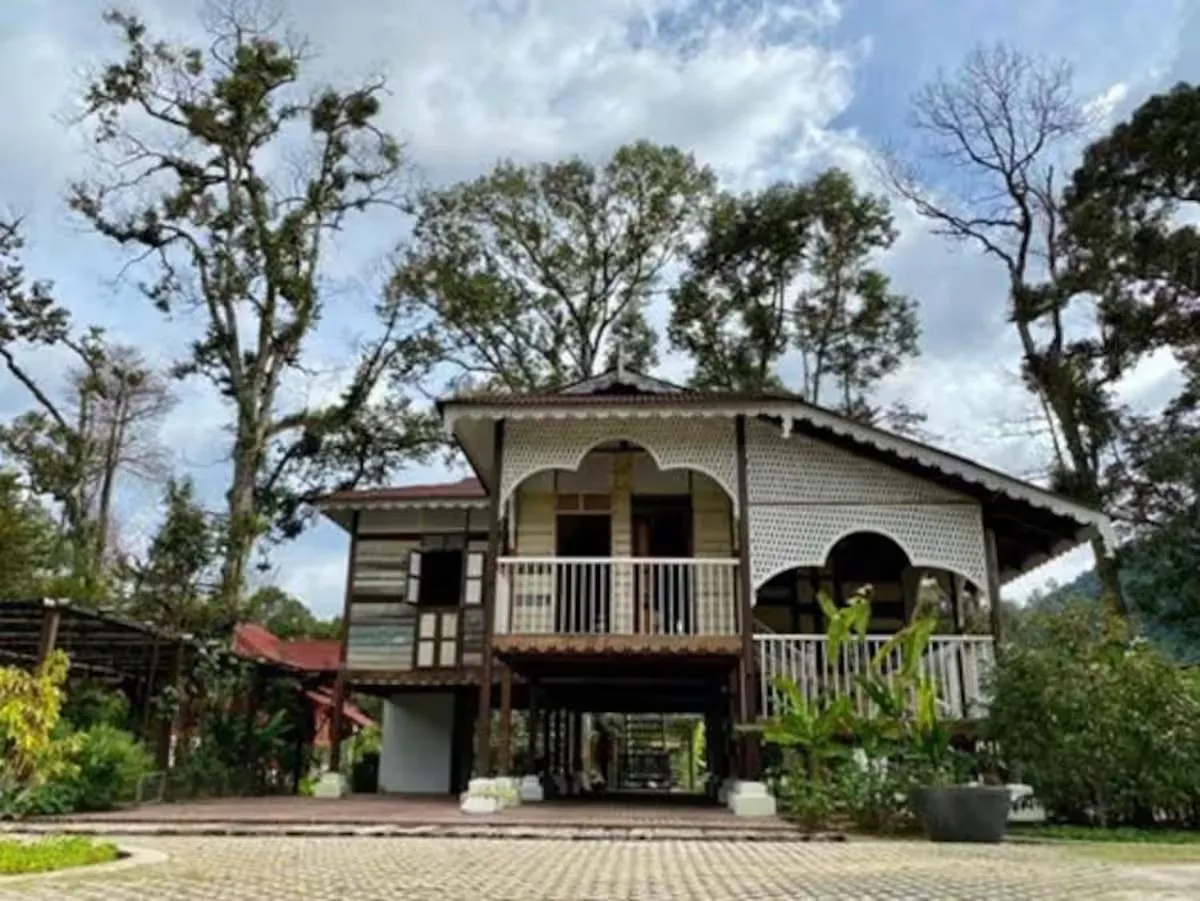 Property building in Bagas Zakariah Orchard Lodge