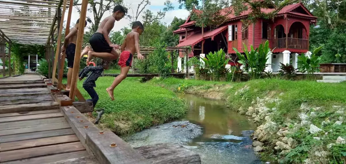 Property building in Bagas Zakariah Orchard Lodge