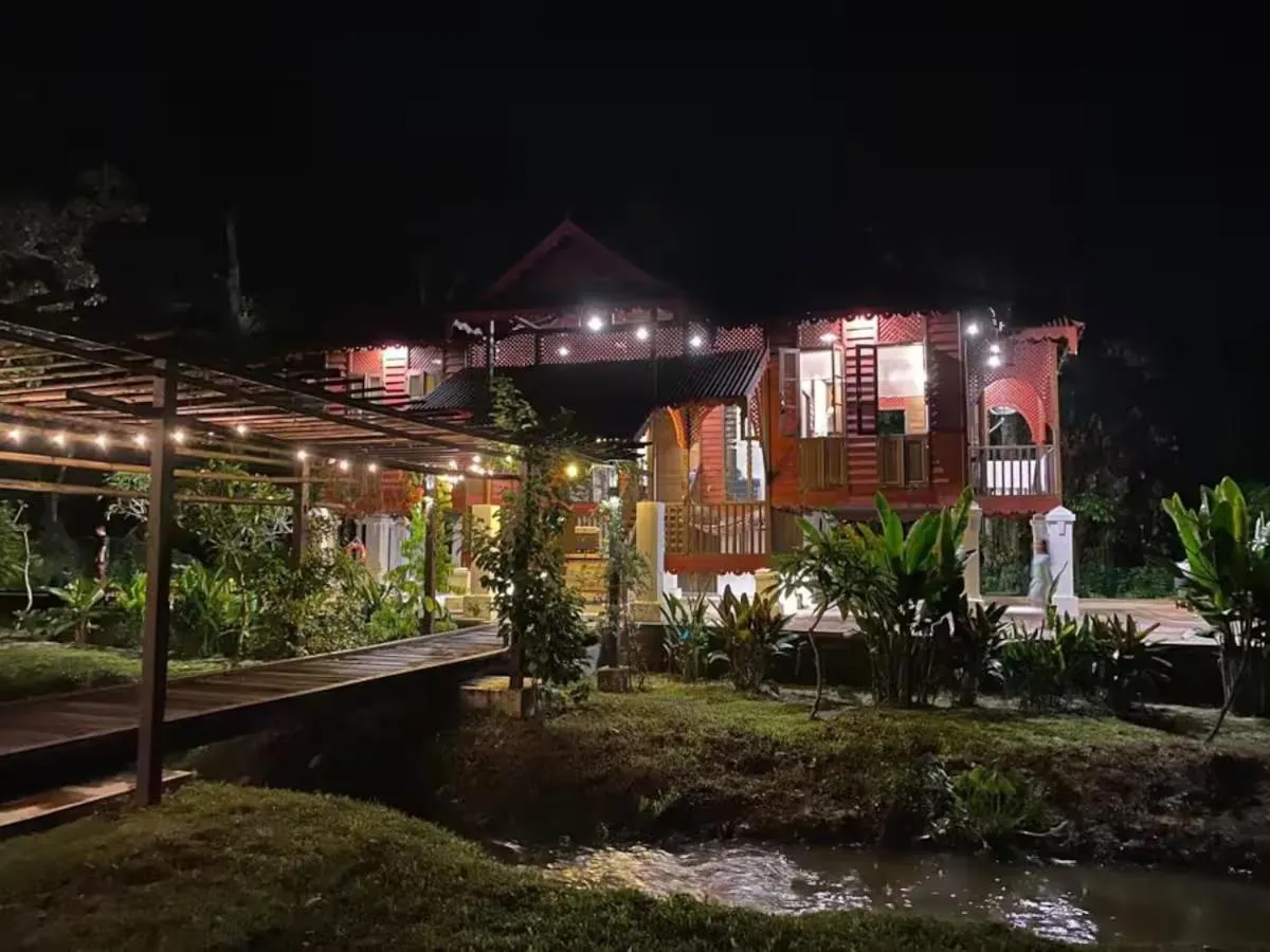 Property building in Bagas Zakariah Orchard Lodge