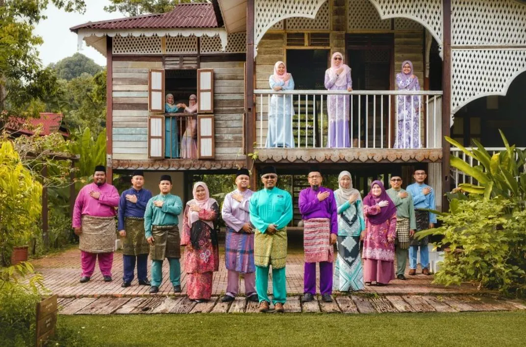 group of guests in Bagas Zakariah Orchard Lodge