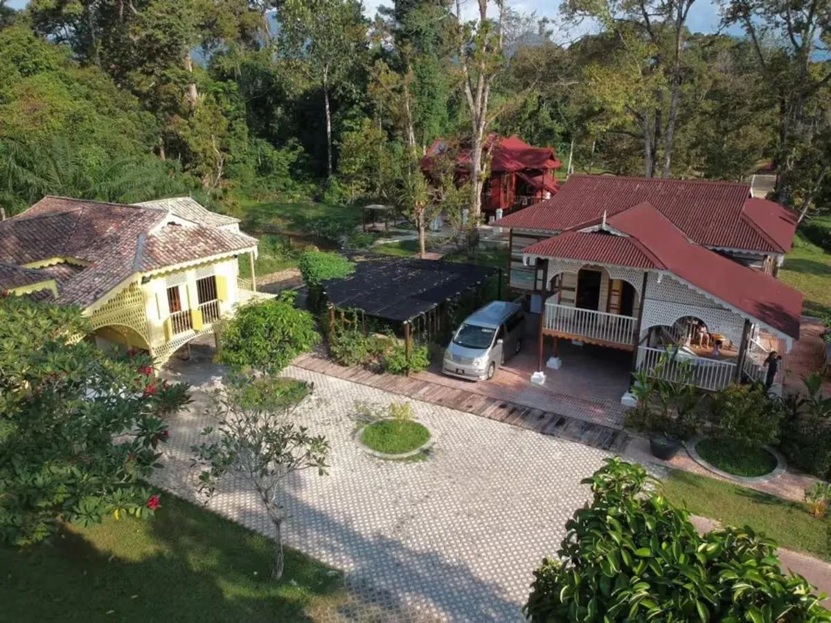 Property building in Bagas Zakariah Orchard Lodge