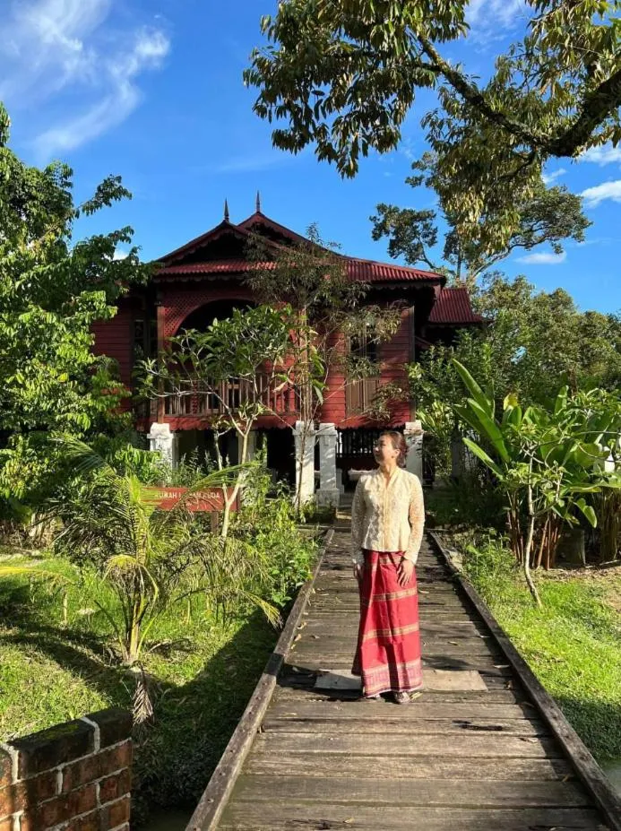 group of guests in Bagas Zakariah Orchard Lodge