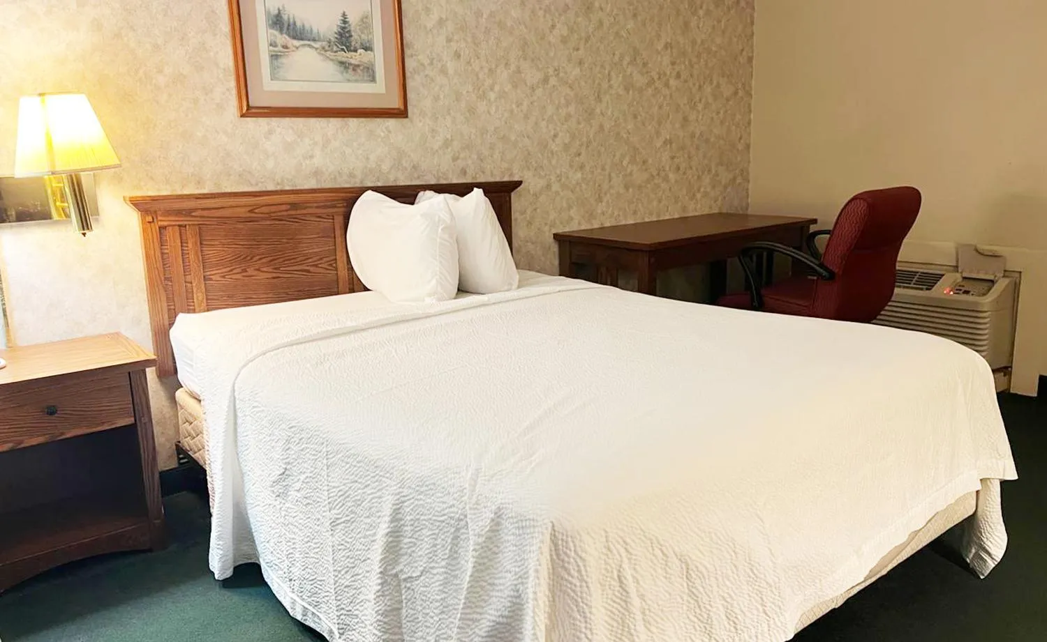 Bed in Blue Way Inn & Suites La Crosse