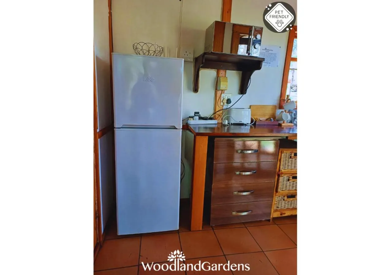Kitchen or kitchenette in Woodland Gardens Self catering Pet Friendly Lodge