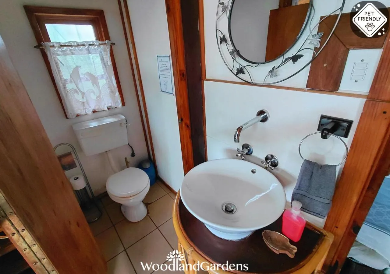 Bathroom in Woodland Gardens Self catering Pet Friendly Lodge