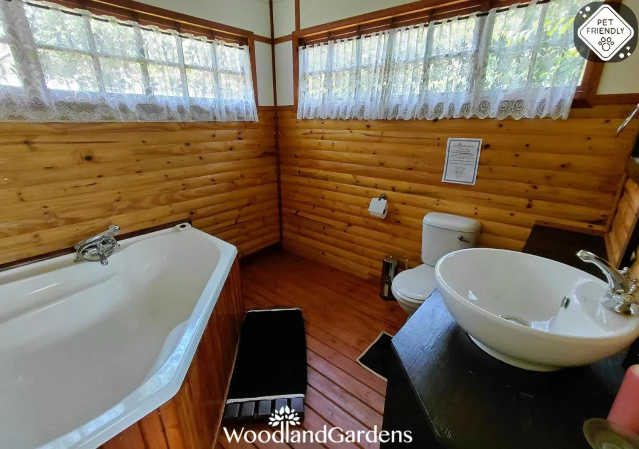 Bathroom in Woodland Gardens Self catering Pet Friendly Lodge