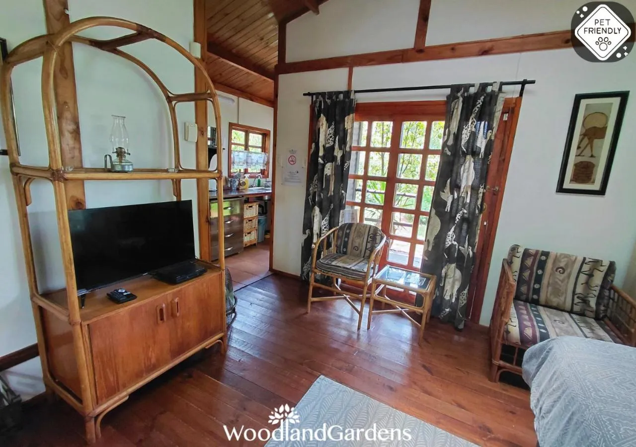 TV and multimedia in Woodland Gardens Self catering Pet Friendly Lodge