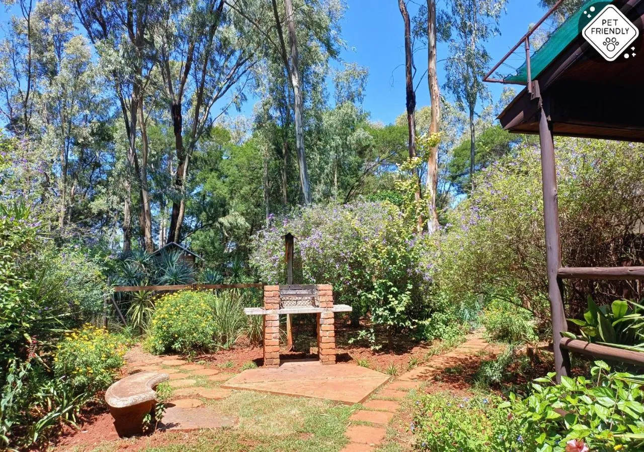 BBQ facilities in Woodland Gardens Self catering Pet Friendly Lodge