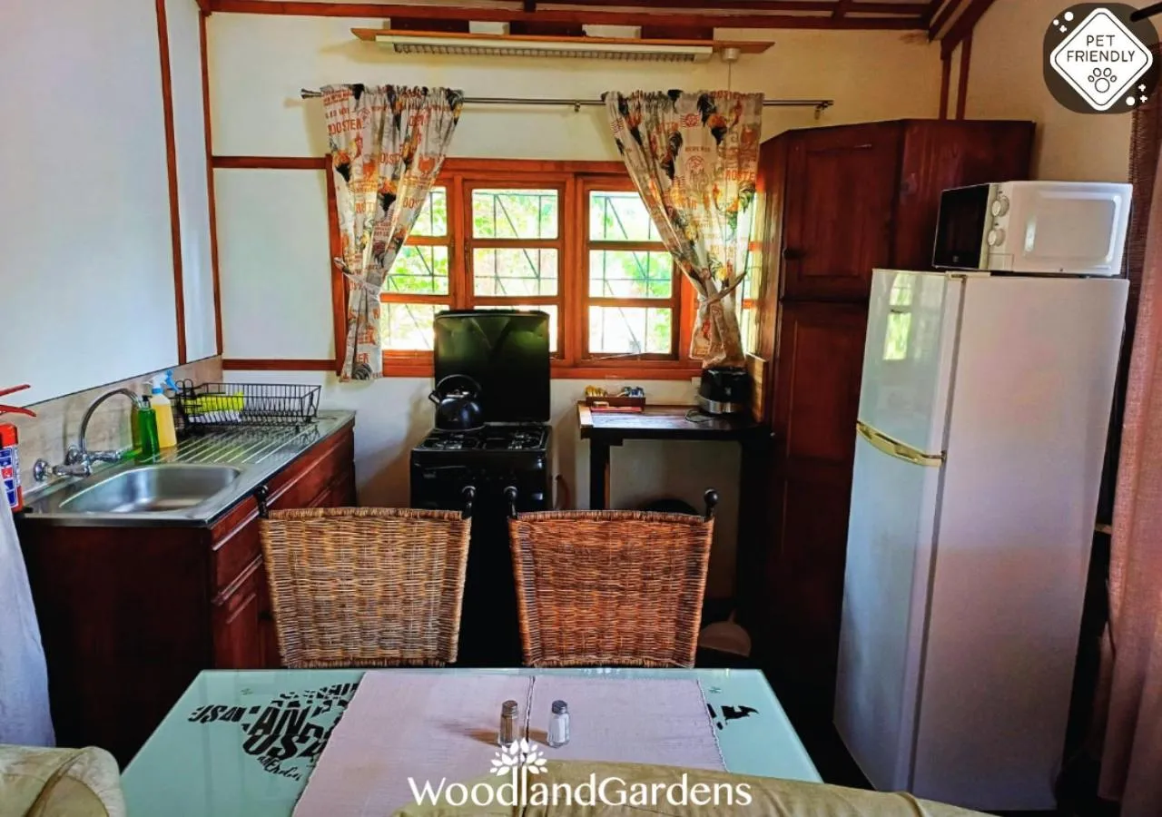 Kitchen or kitchenette in Woodland Gardens Self catering Pet Friendly Lodge