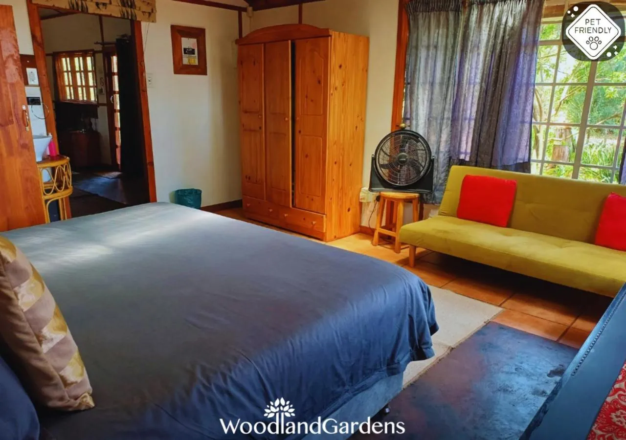 Bedroom, Bed in Woodland Gardens Self catering Pet Friendly Lodge