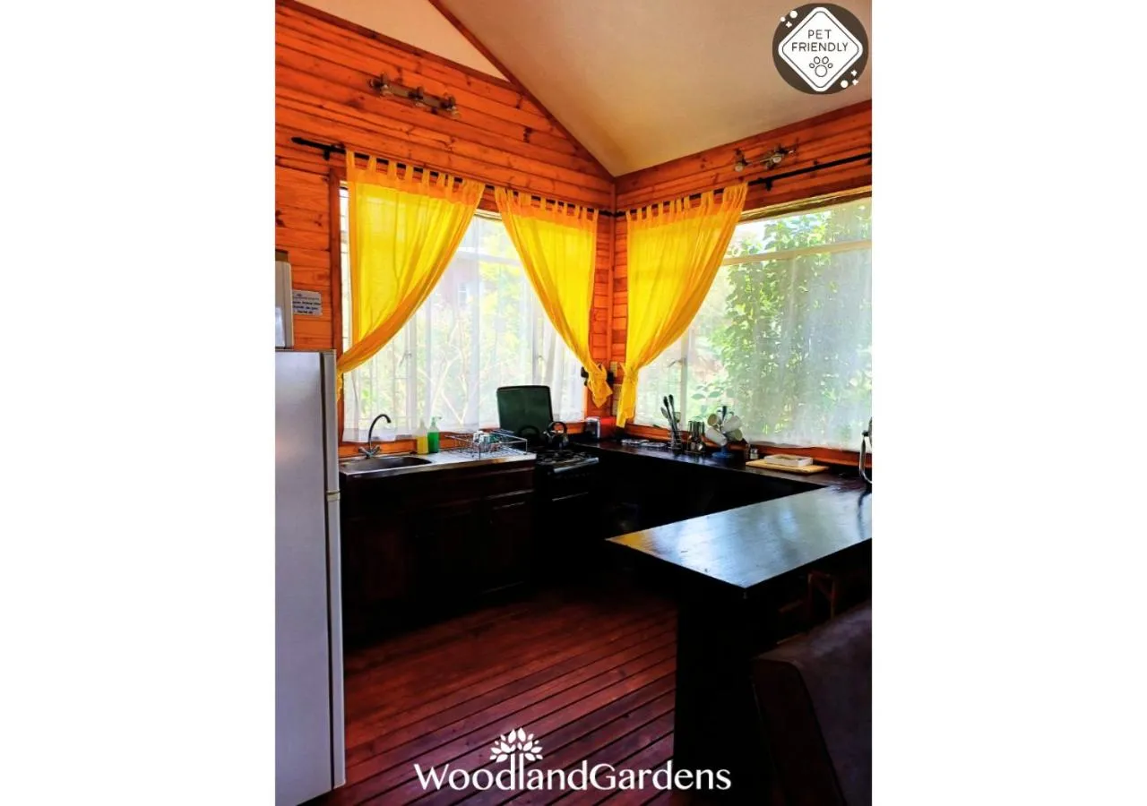 Kitchen or kitchenette in Woodland Gardens Self catering Pet Friendly Lodge