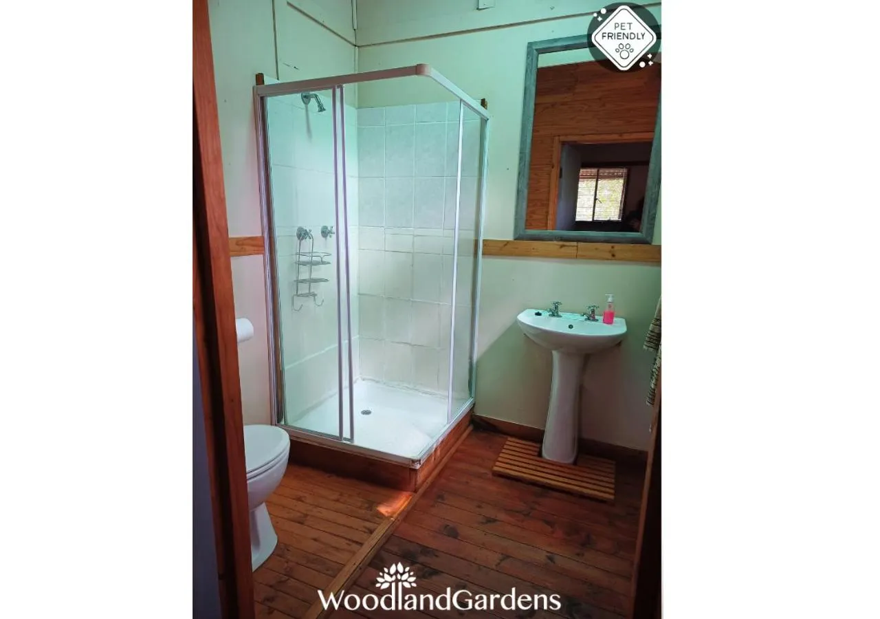 Shower in Woodland Gardens Self catering Pet Friendly Lodge