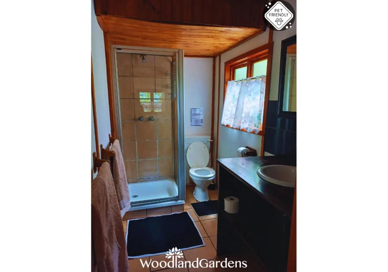 Shower in Woodland Gardens Self catering Pet Friendly Lodge